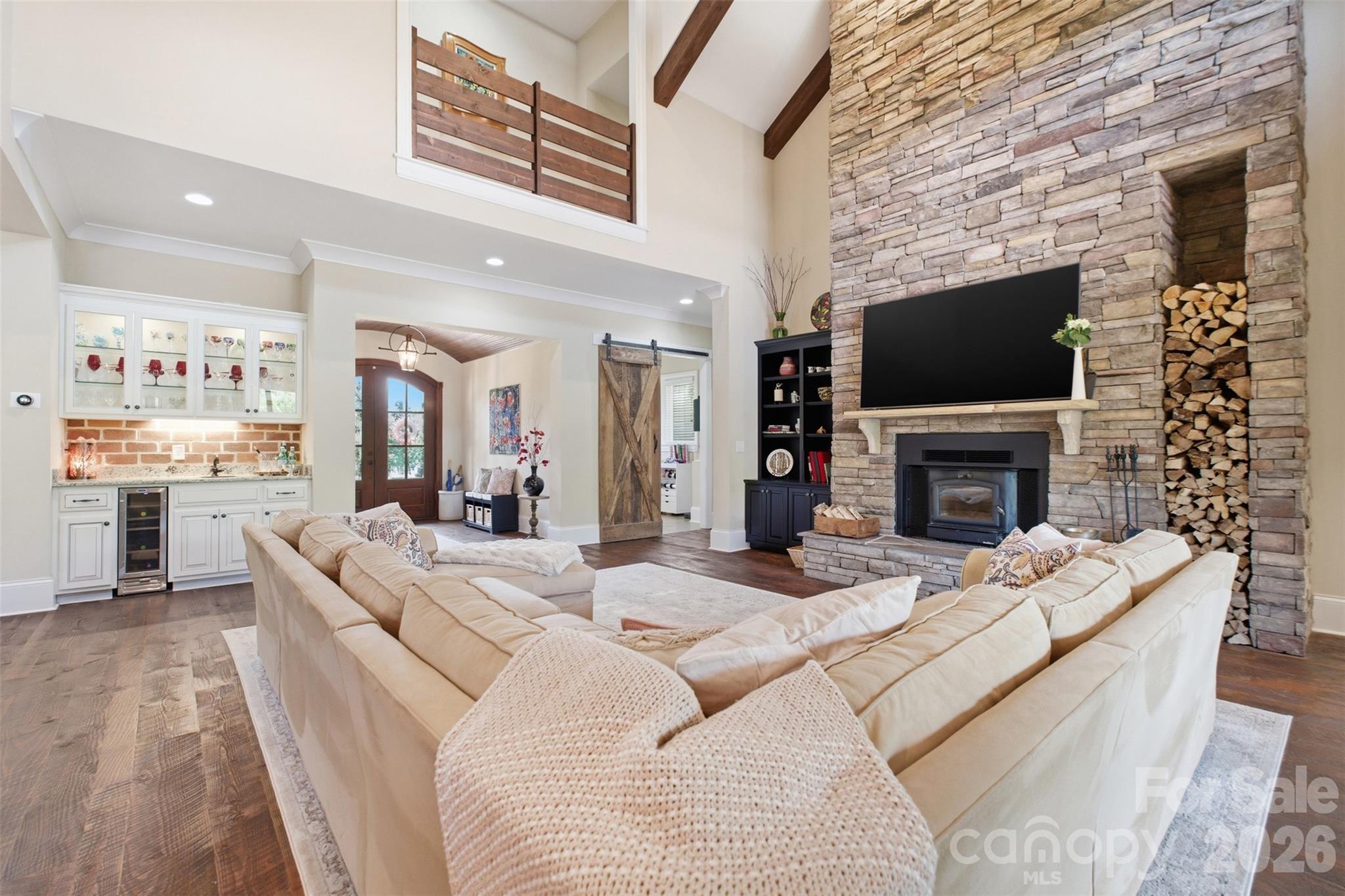 425 Bridlepath Trail