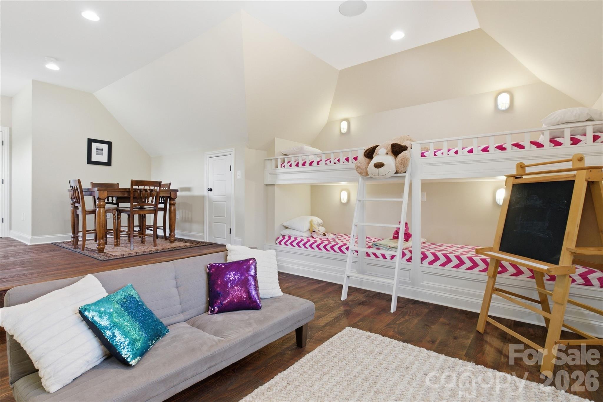 425 Bridlepath Trail