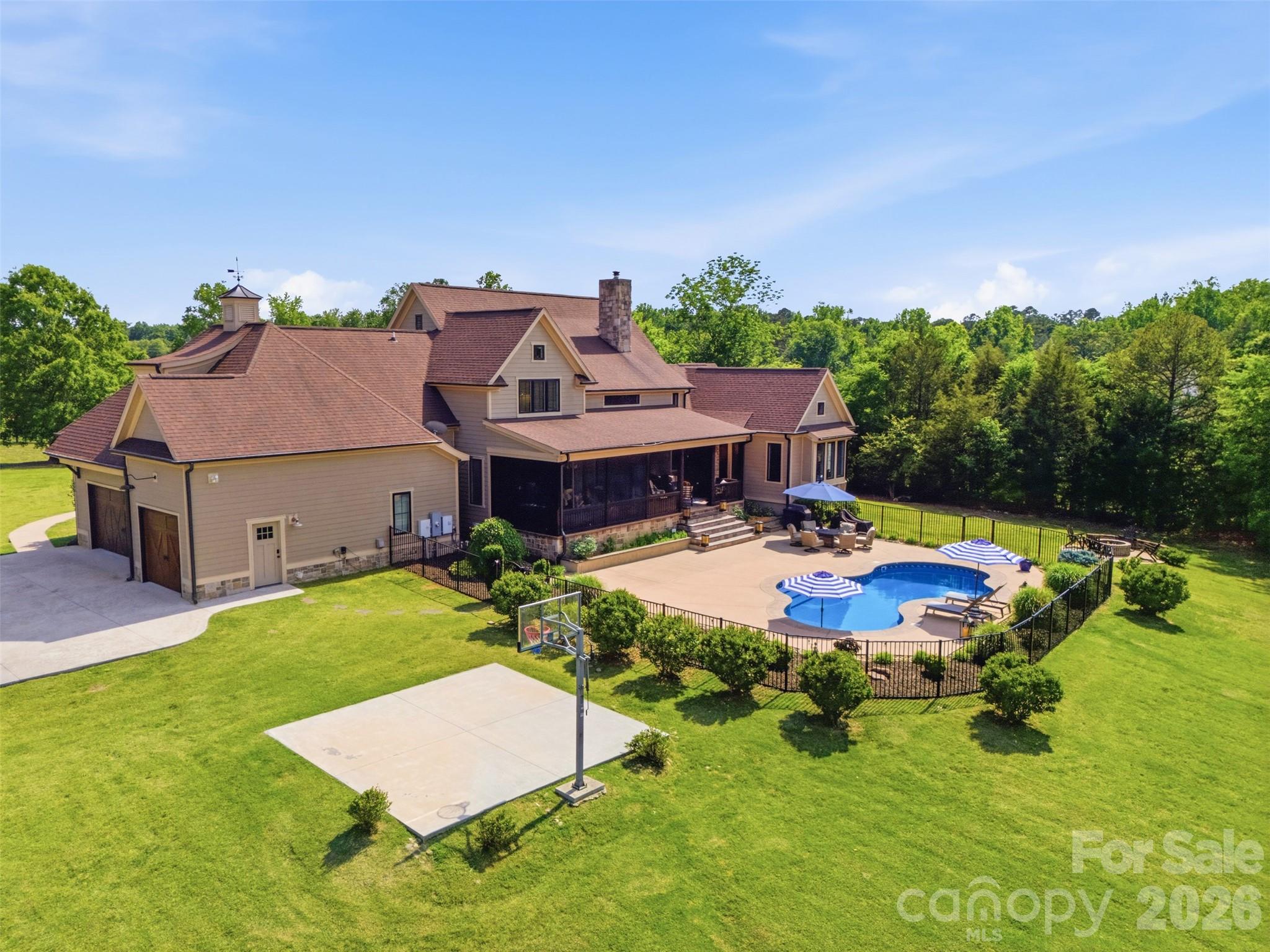 425 Bridlepath Trail