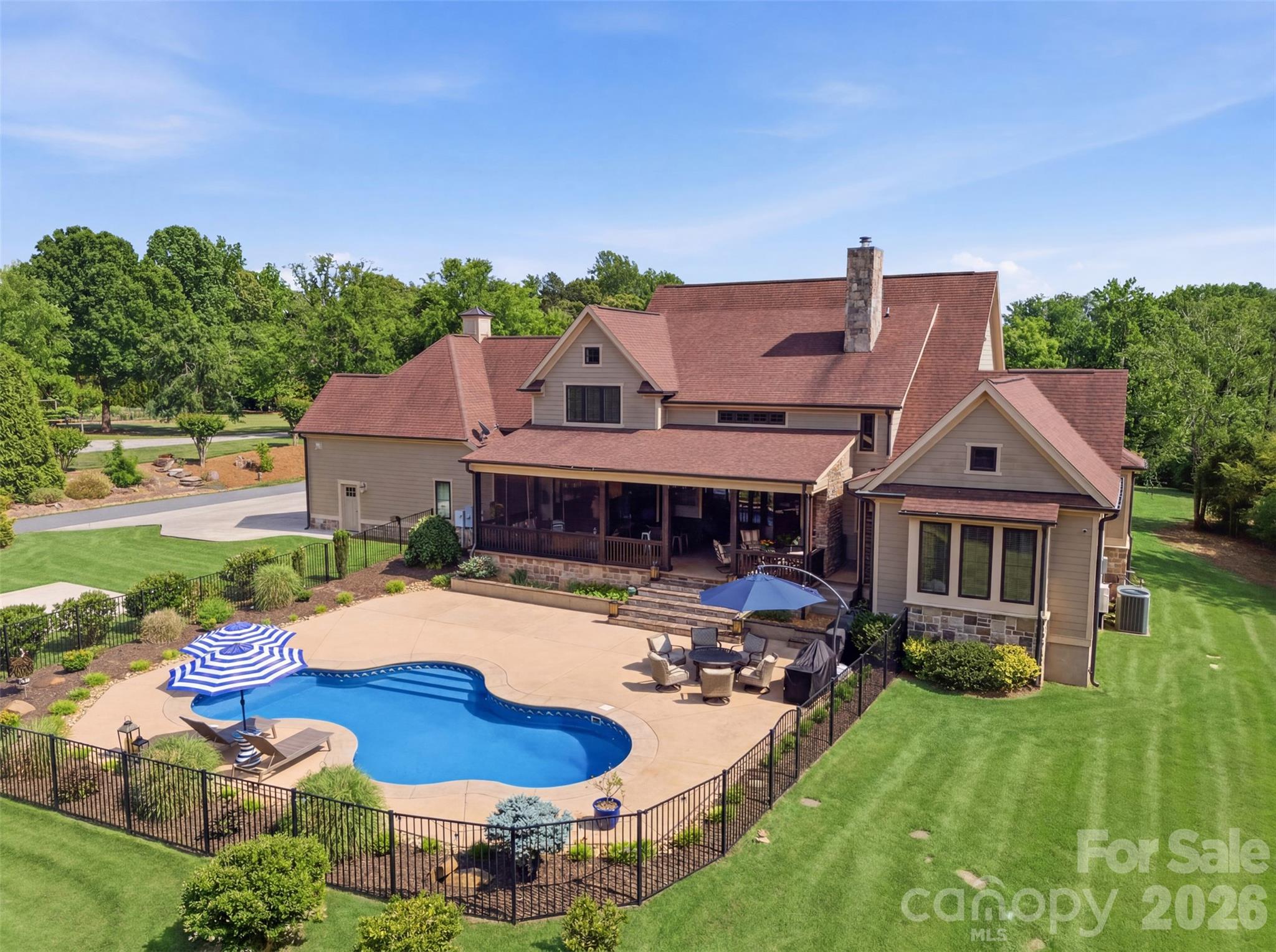 425 Bridlepath Trail