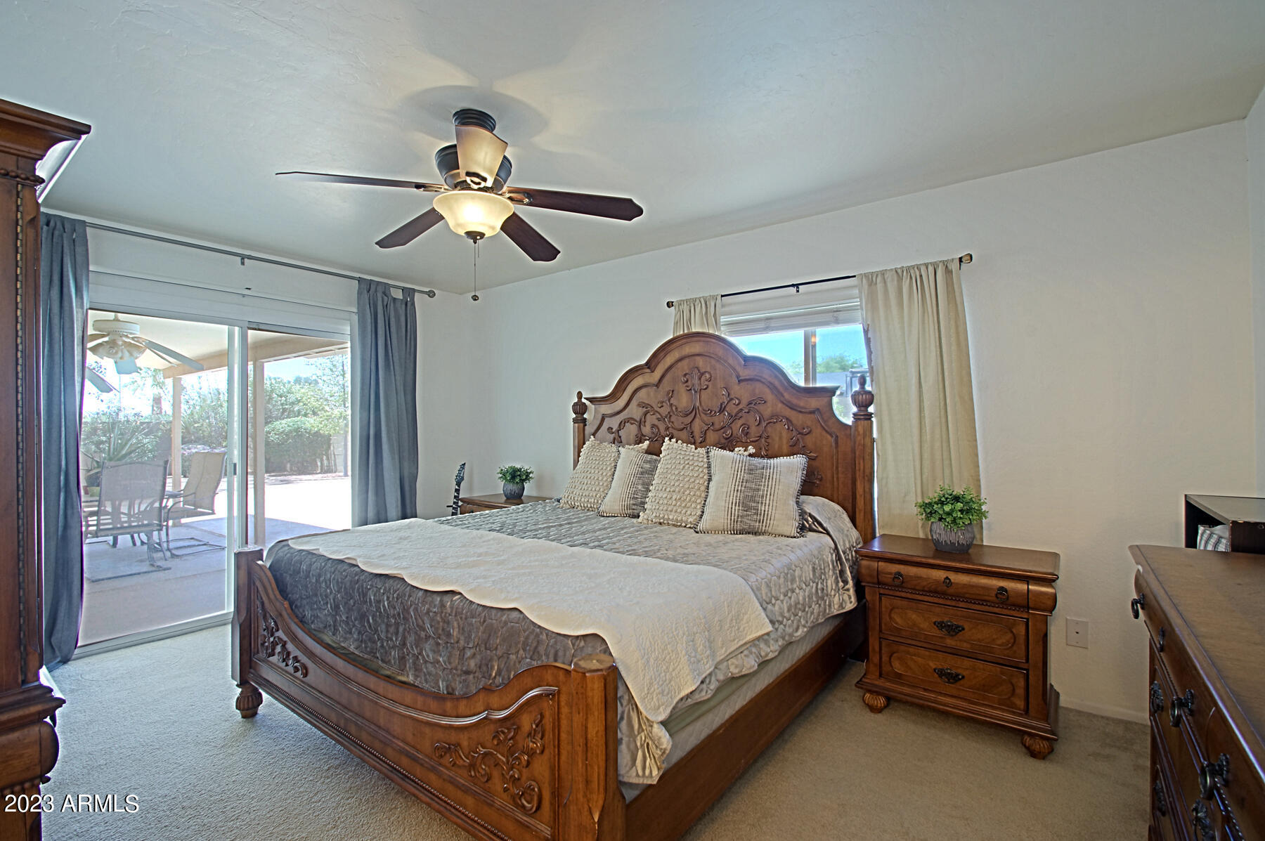 2216 W LOS ARBOLES Place