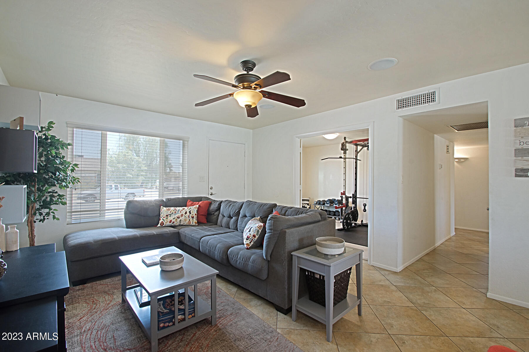 2216 W LOS ARBOLES Place