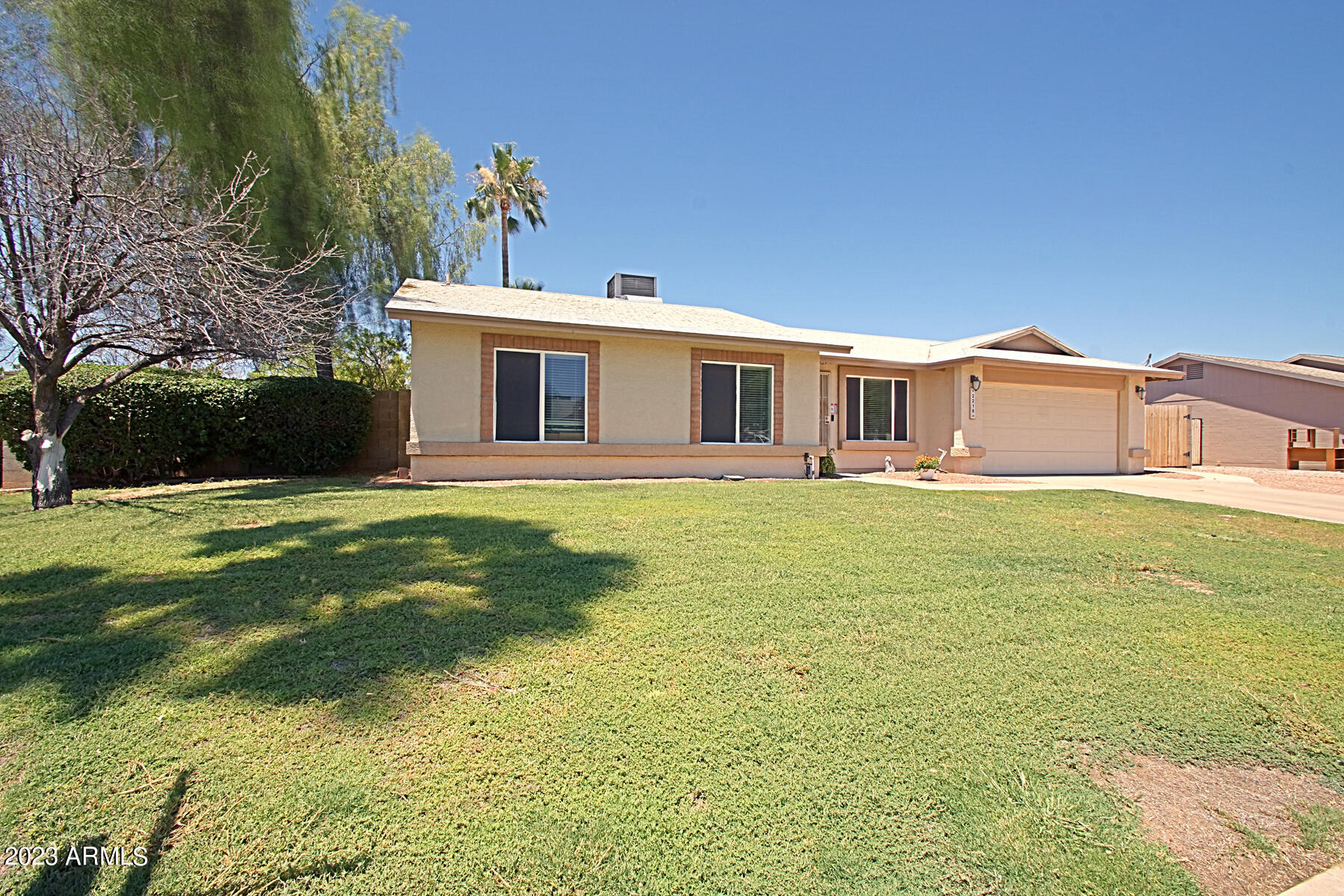 2216 W LOS ARBOLES Place