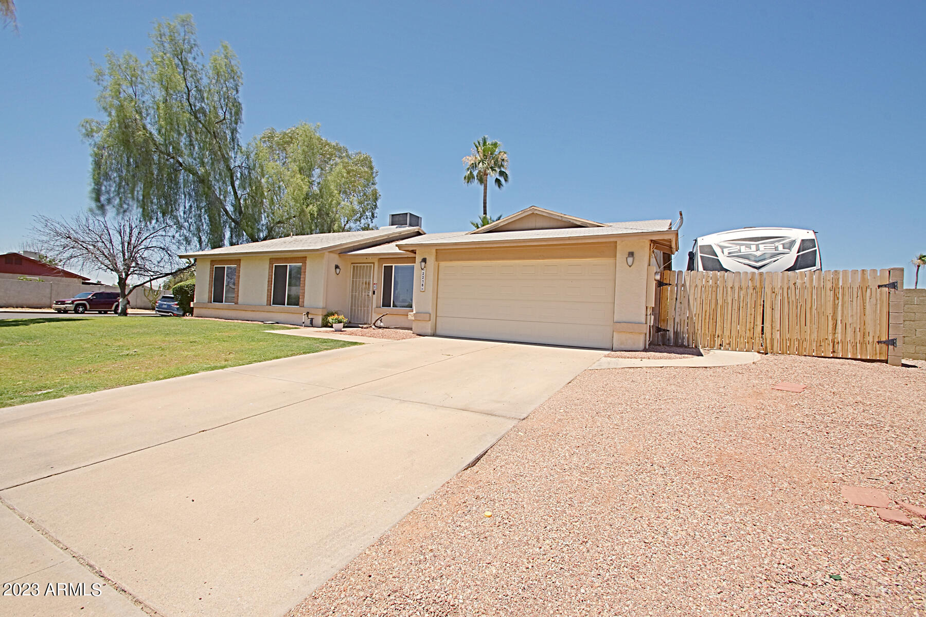 2216 W LOS ARBOLES Place