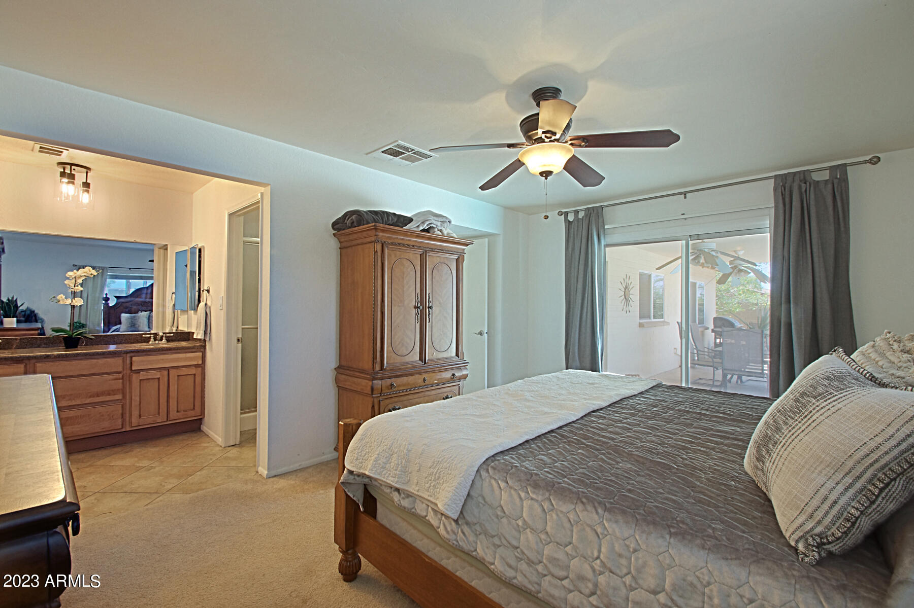 2216 W LOS ARBOLES Place