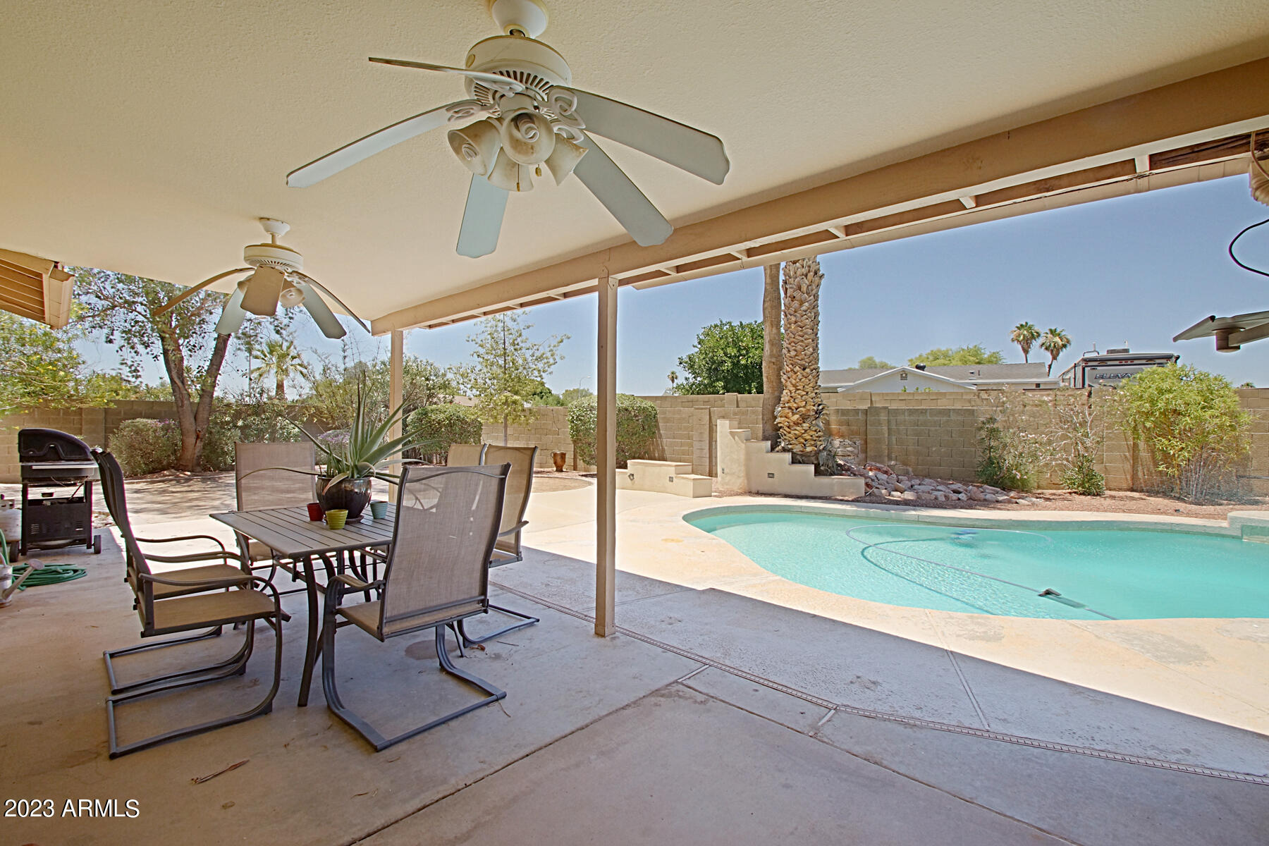 2216 W LOS ARBOLES Place