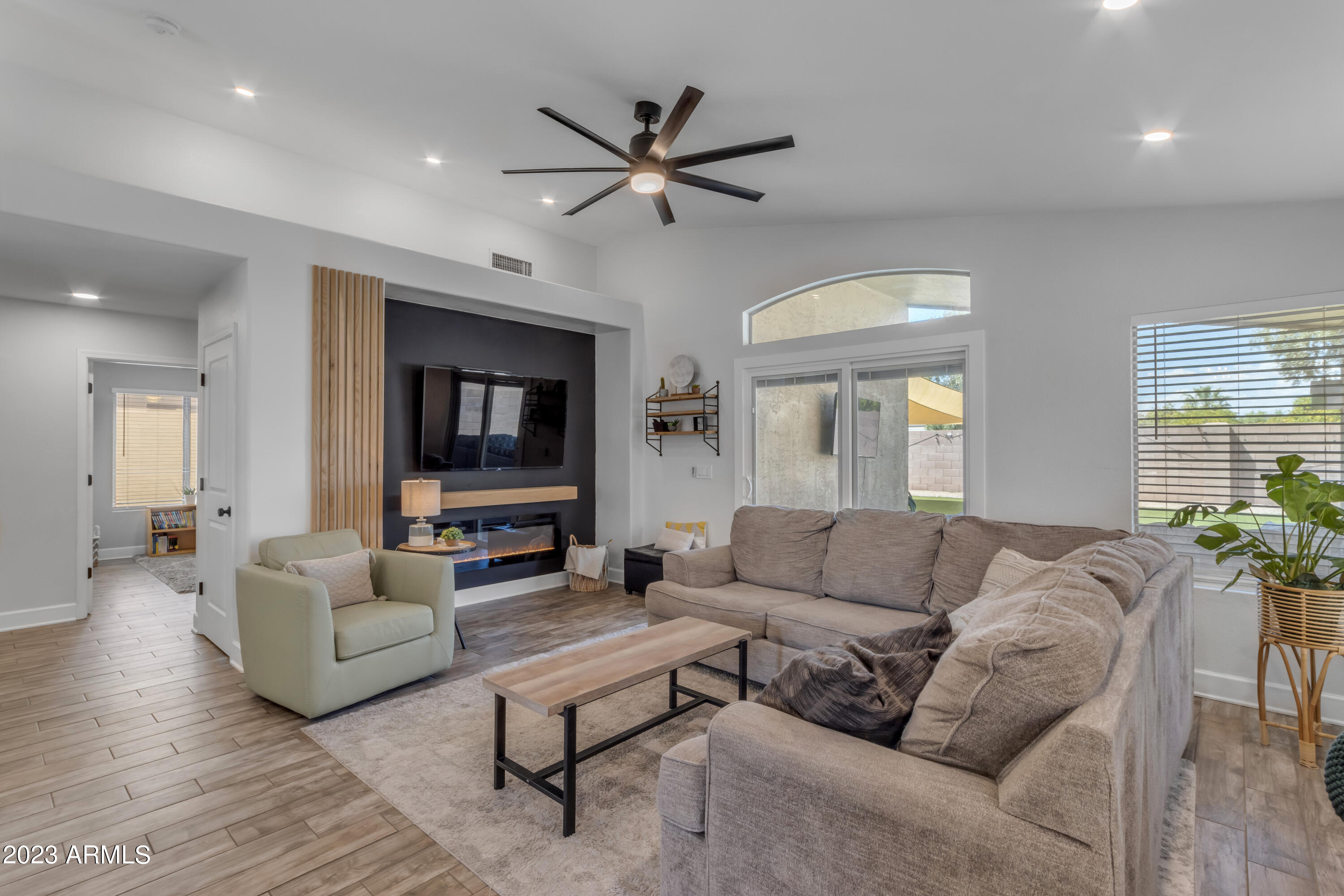 3354 E JUANITA Avenue