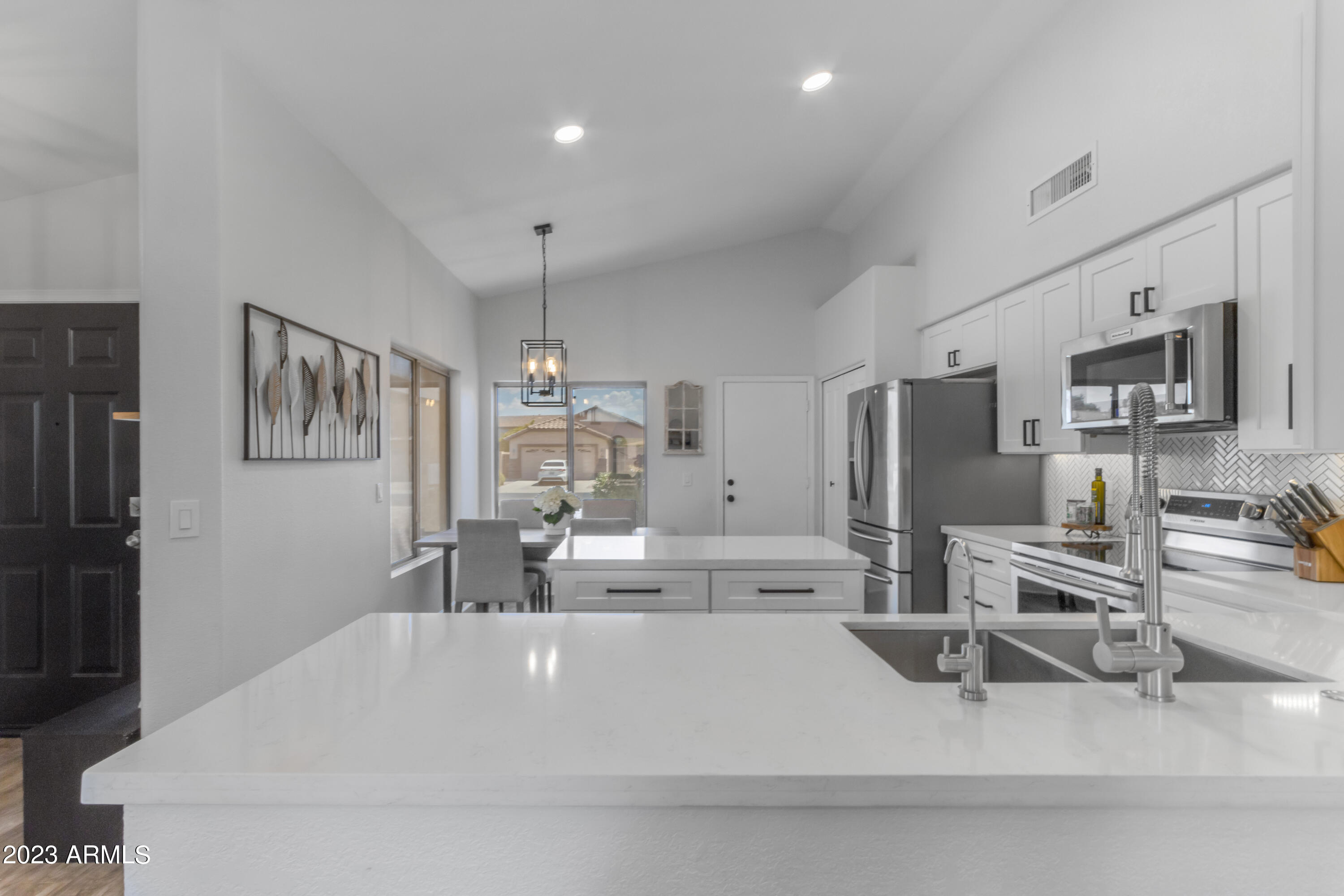 3354 E JUANITA Avenue