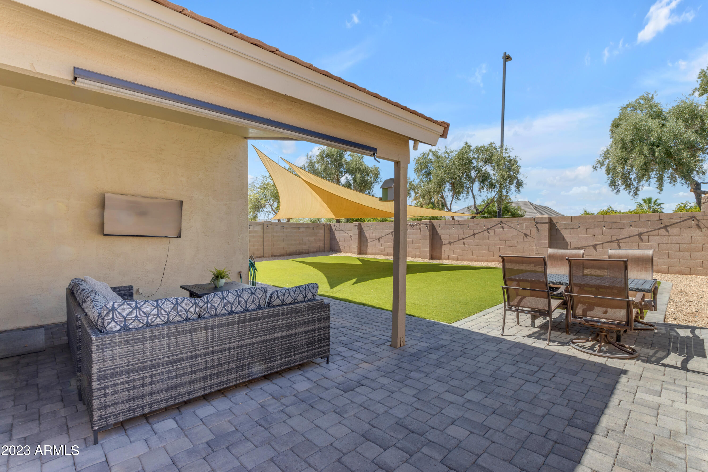 3354 E JUANITA Avenue