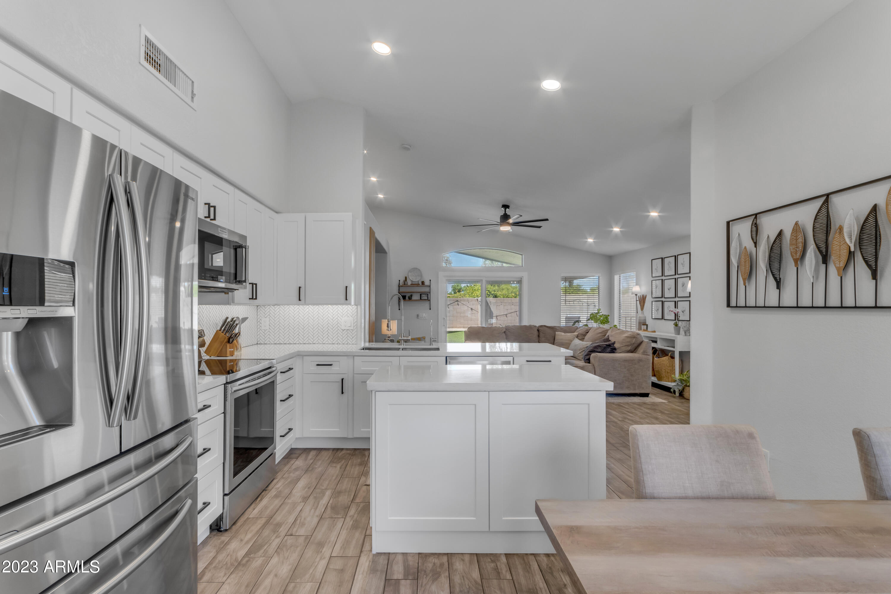 3354 E JUANITA Avenue