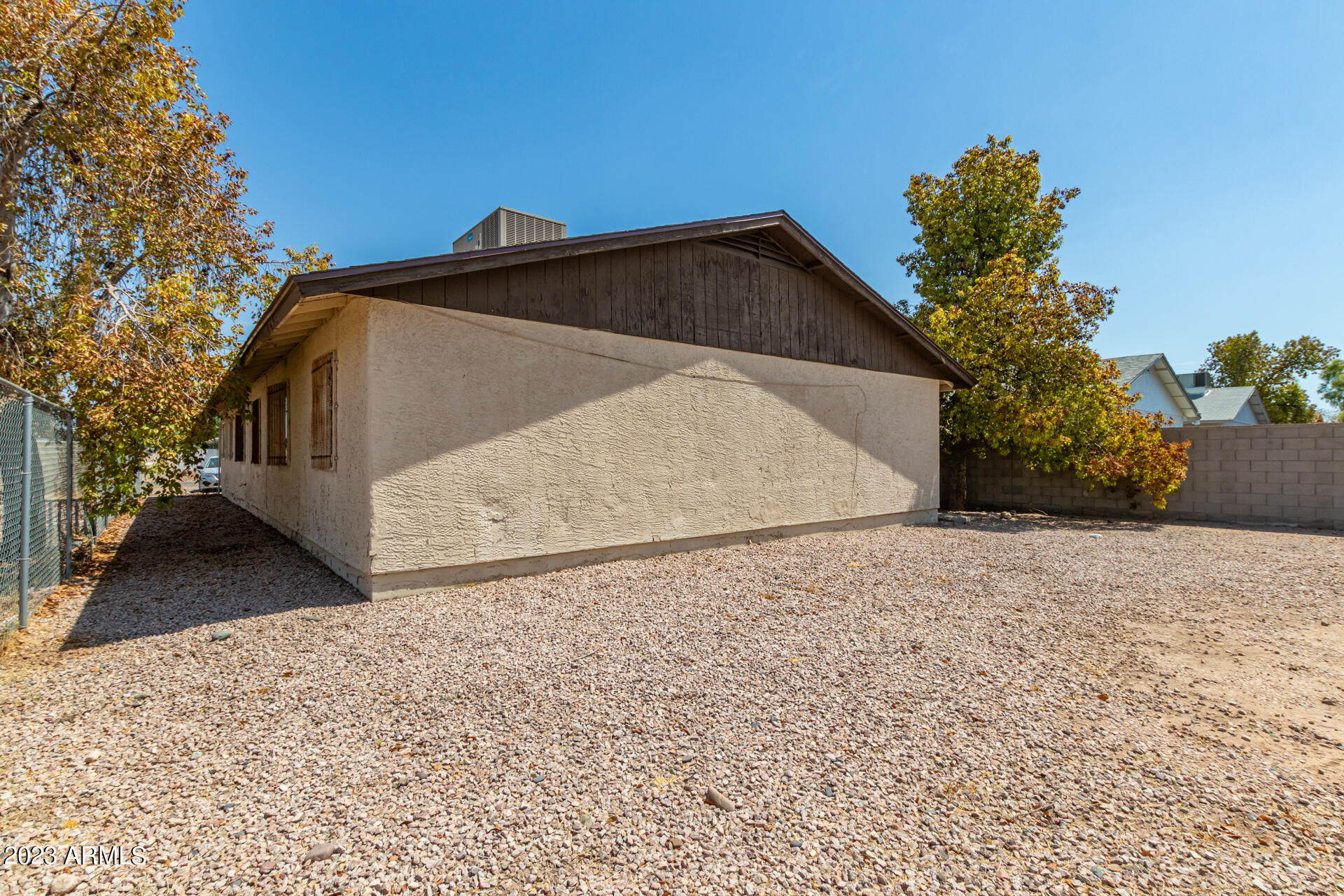 2906 E ROESER Road