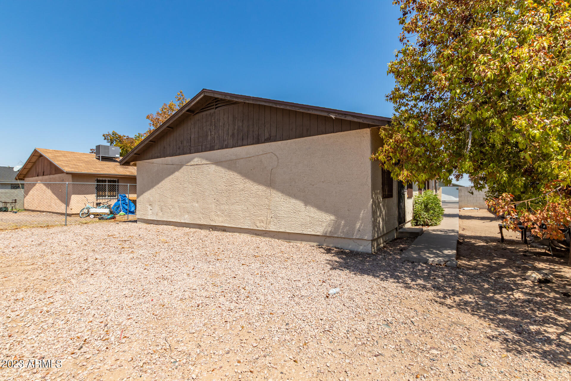 2906 E ROESER Road