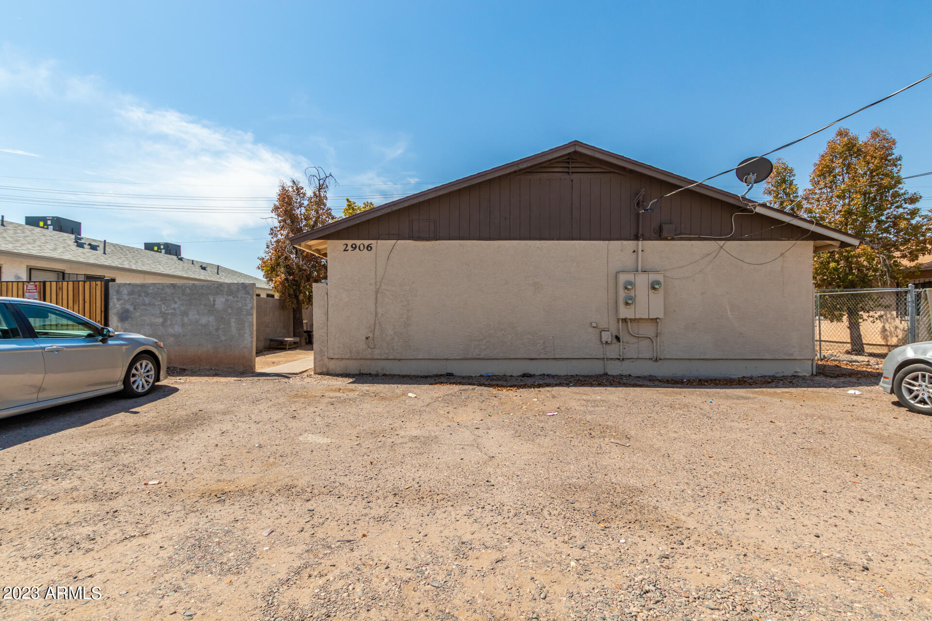 2906 E ROESER Road