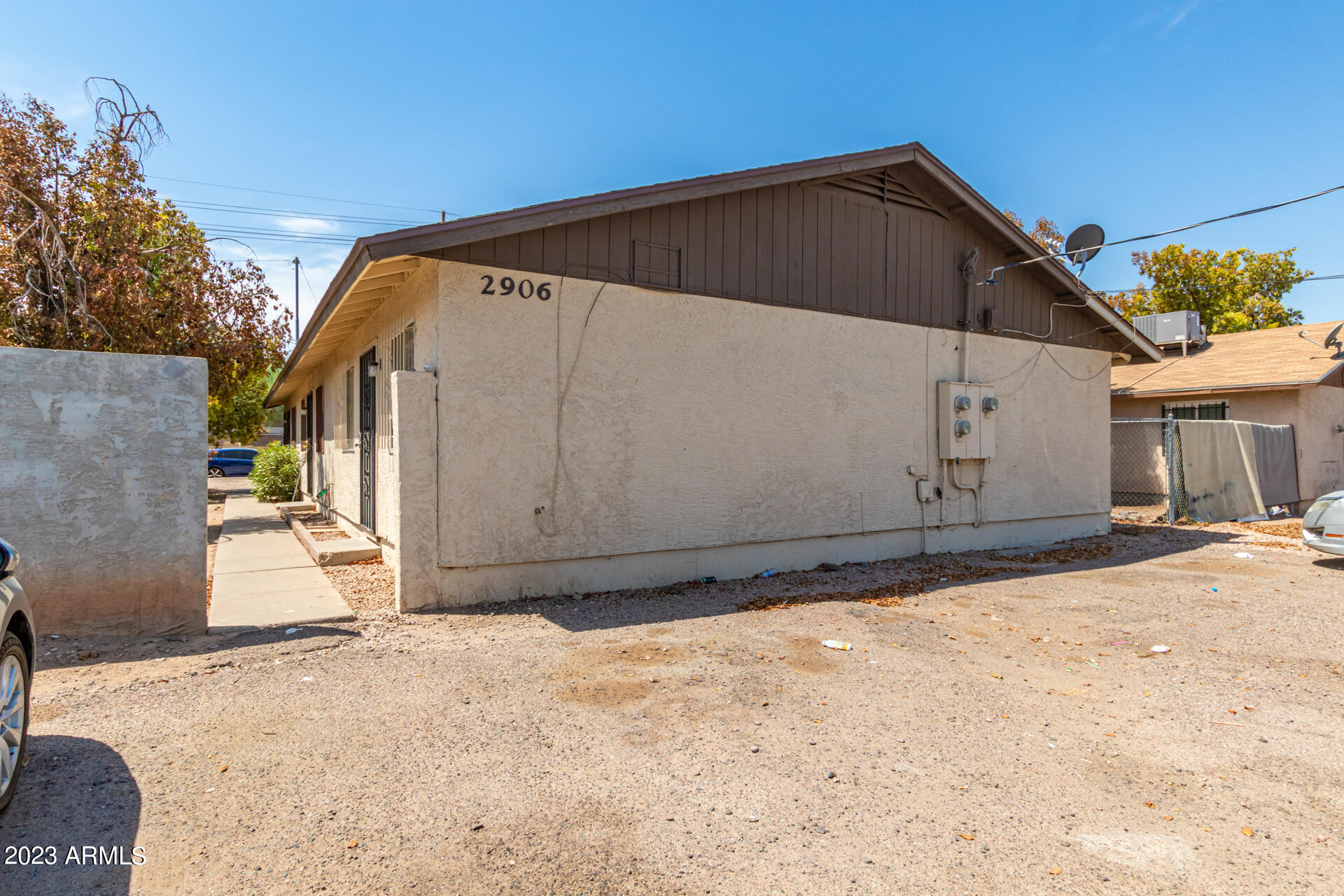 2906 E ROESER Road