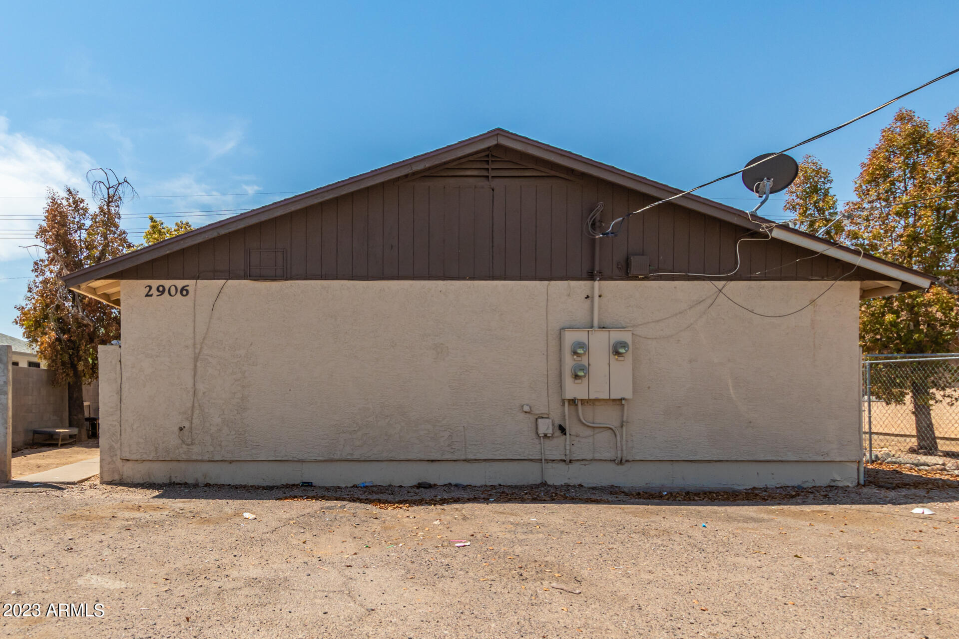 2906 E ROESER Road