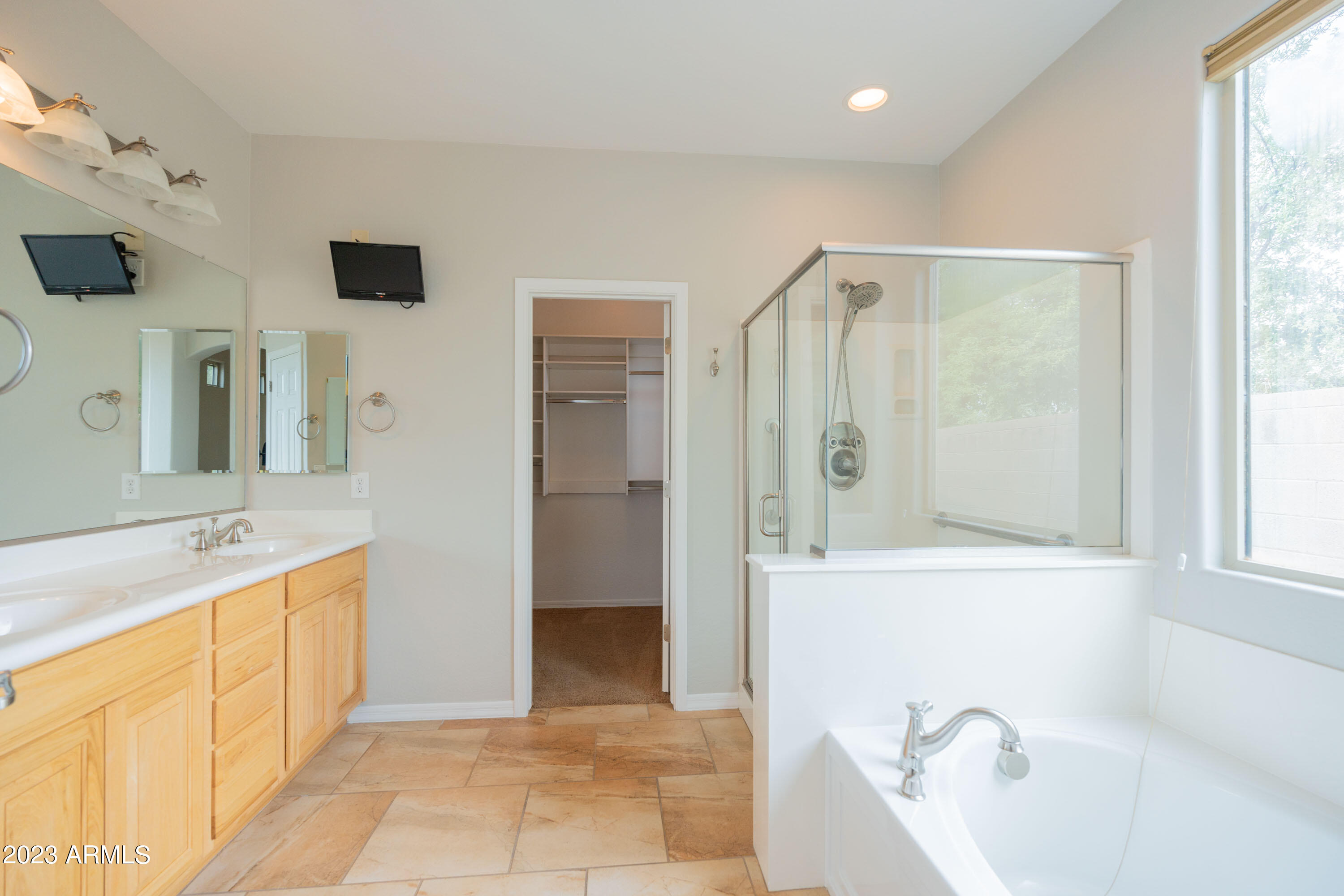 1644 W PELICAN Court