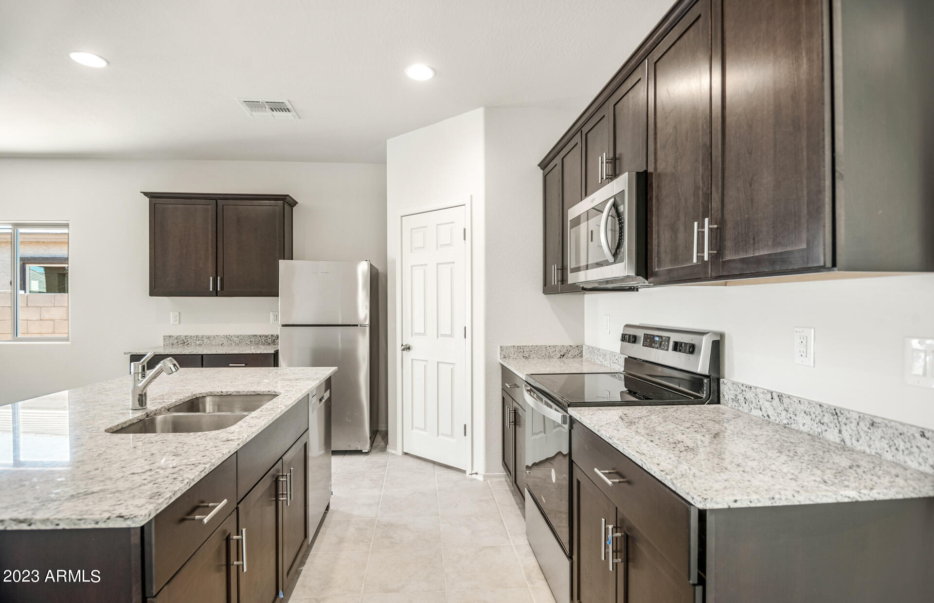 43662 W CYPRESS Lane