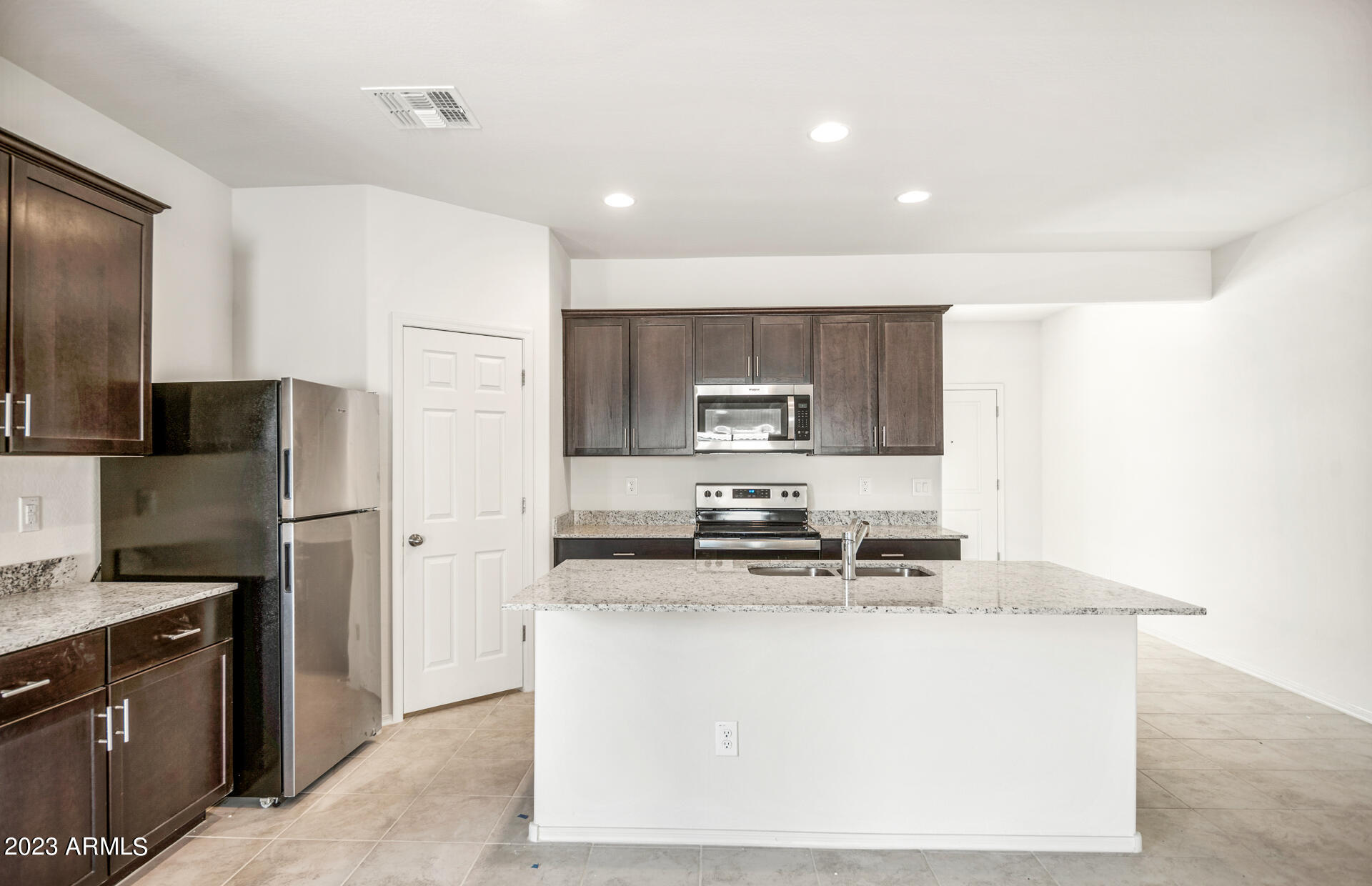 43662 W CYPRESS Lane