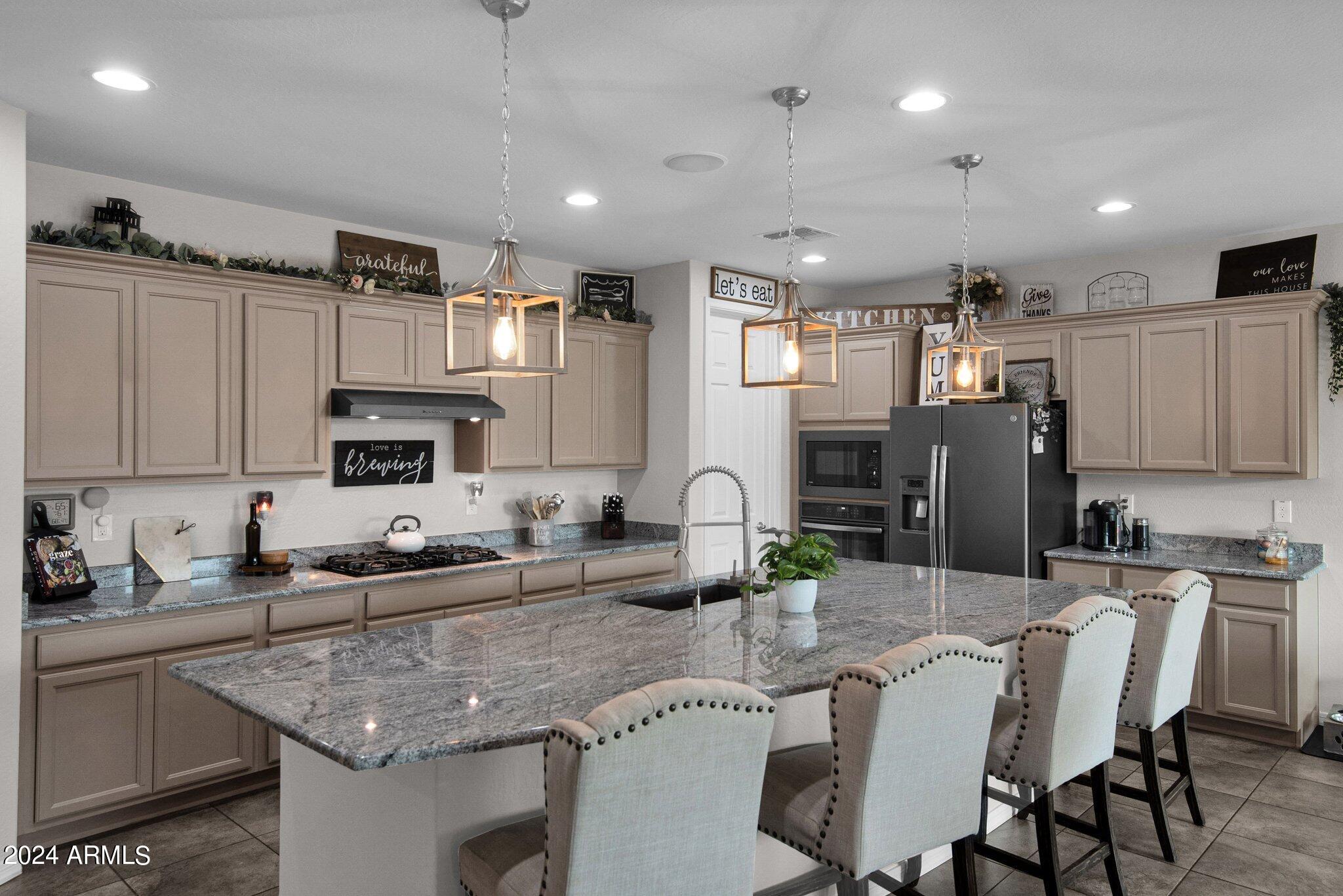 41317 W CARLISLE Lane