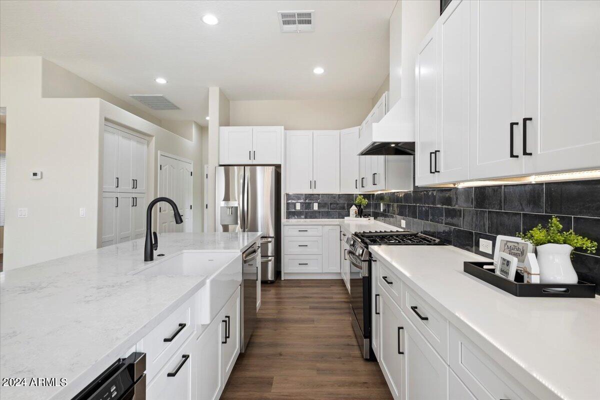4451 E SPORTS Drive