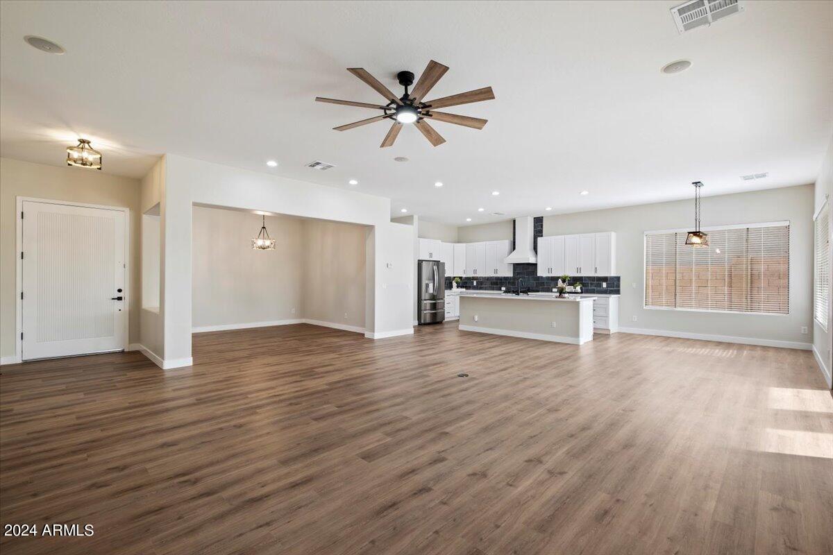 4451 E SPORTS Drive