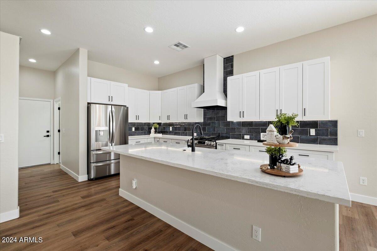 4451 E SPORTS Drive