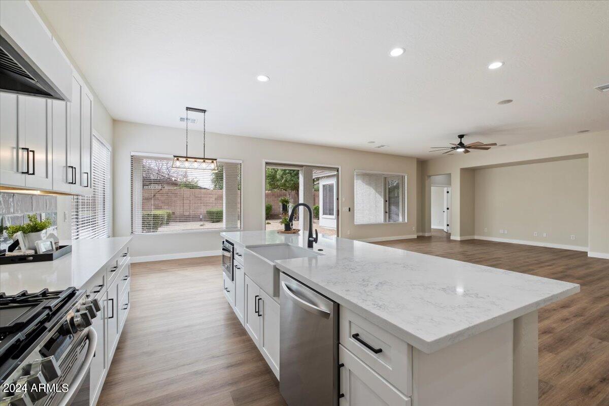 4451 E SPORTS Drive