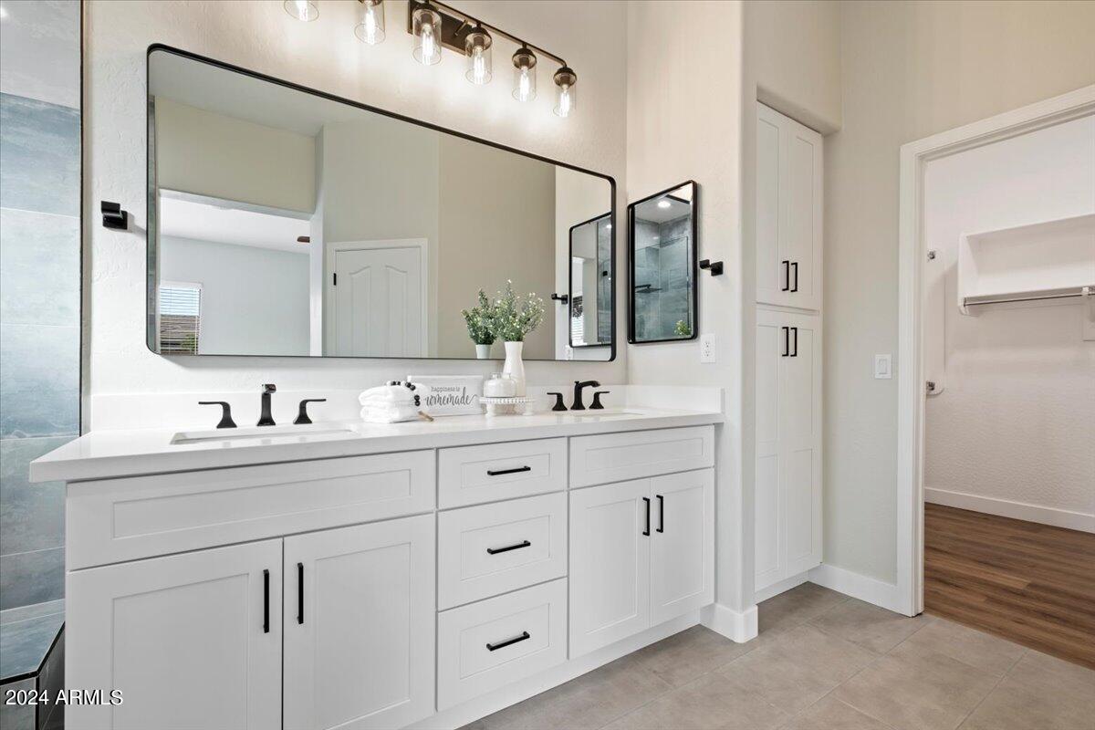 4451 E SPORTS Drive