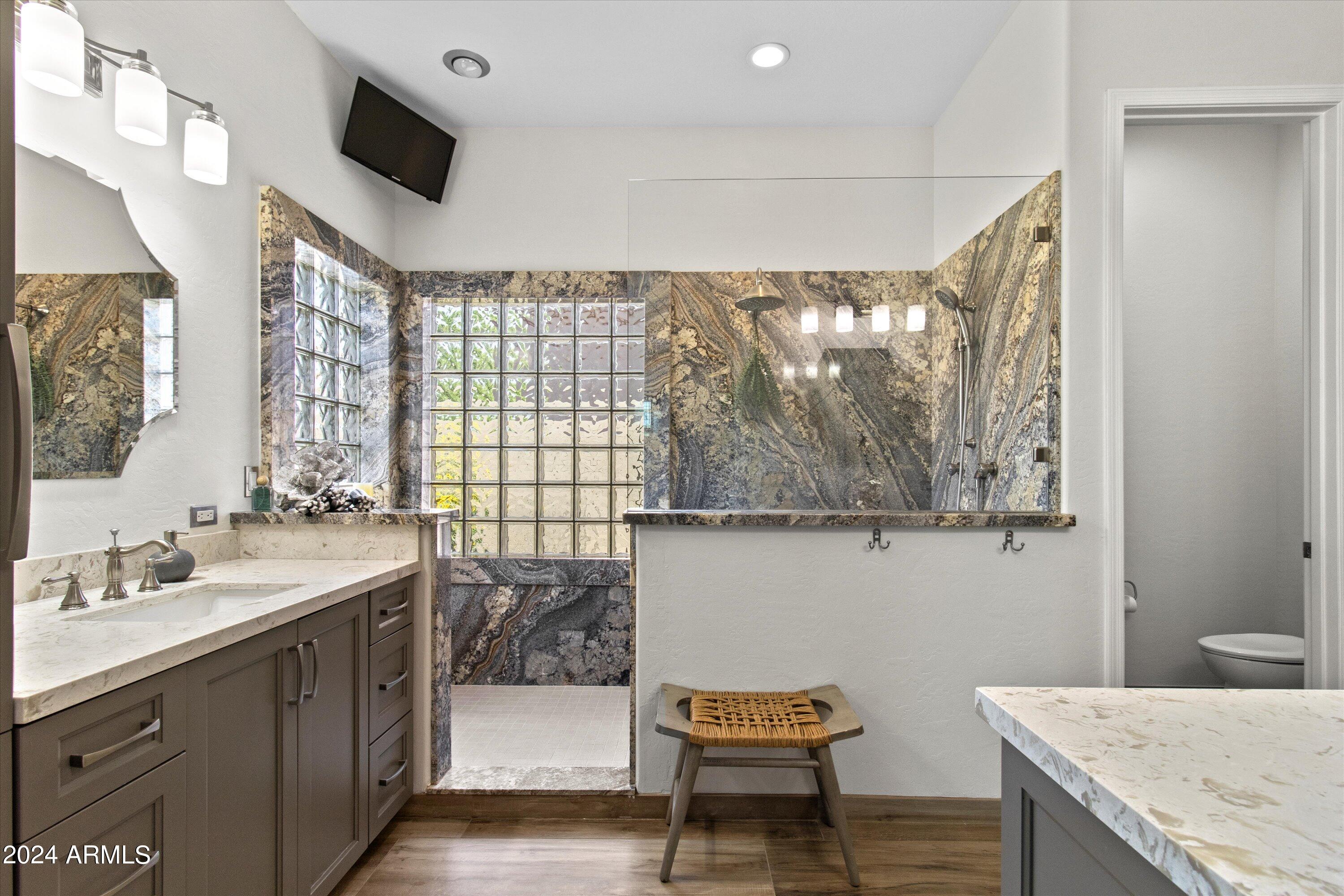 2700 E HAZELTINE Way