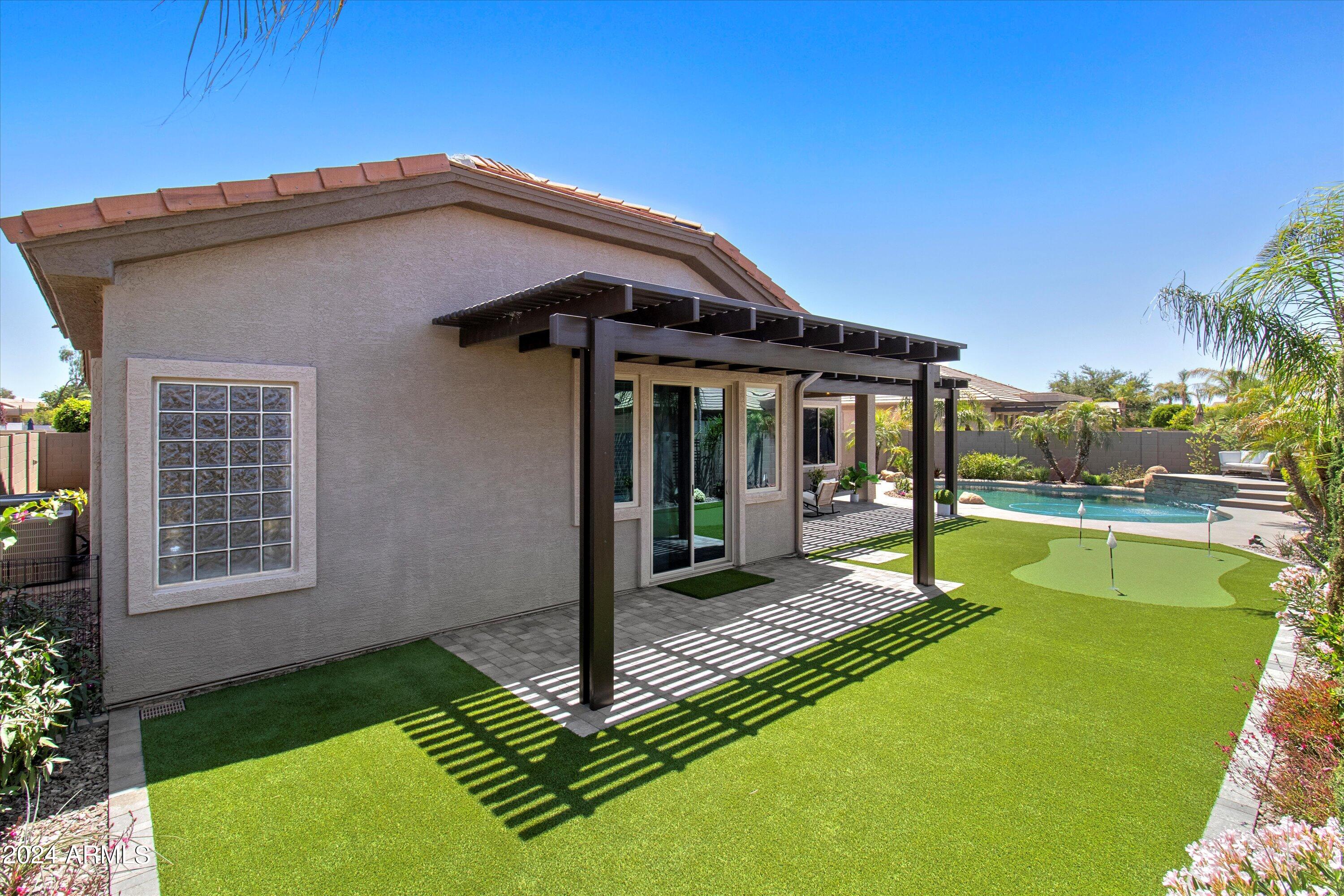 2700 E HAZELTINE Way