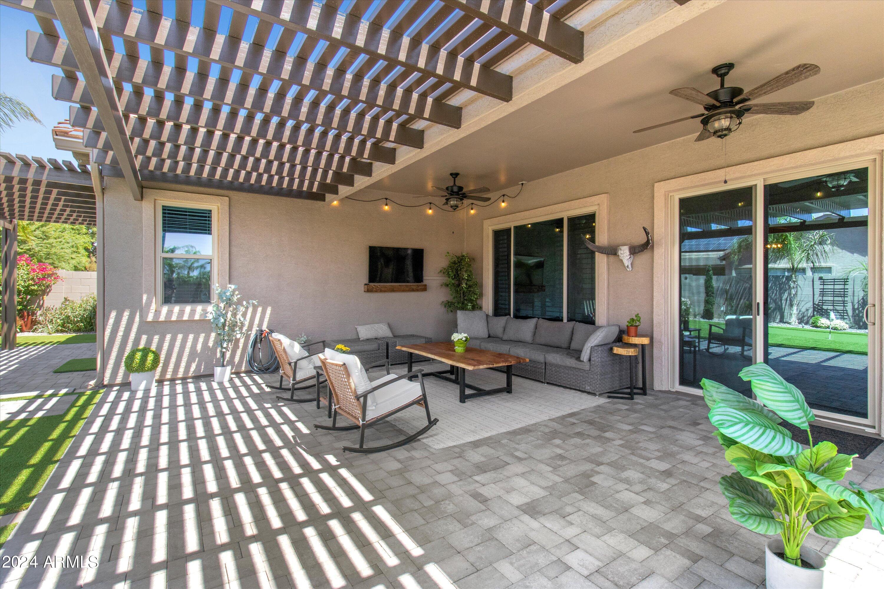 2700 E HAZELTINE Way