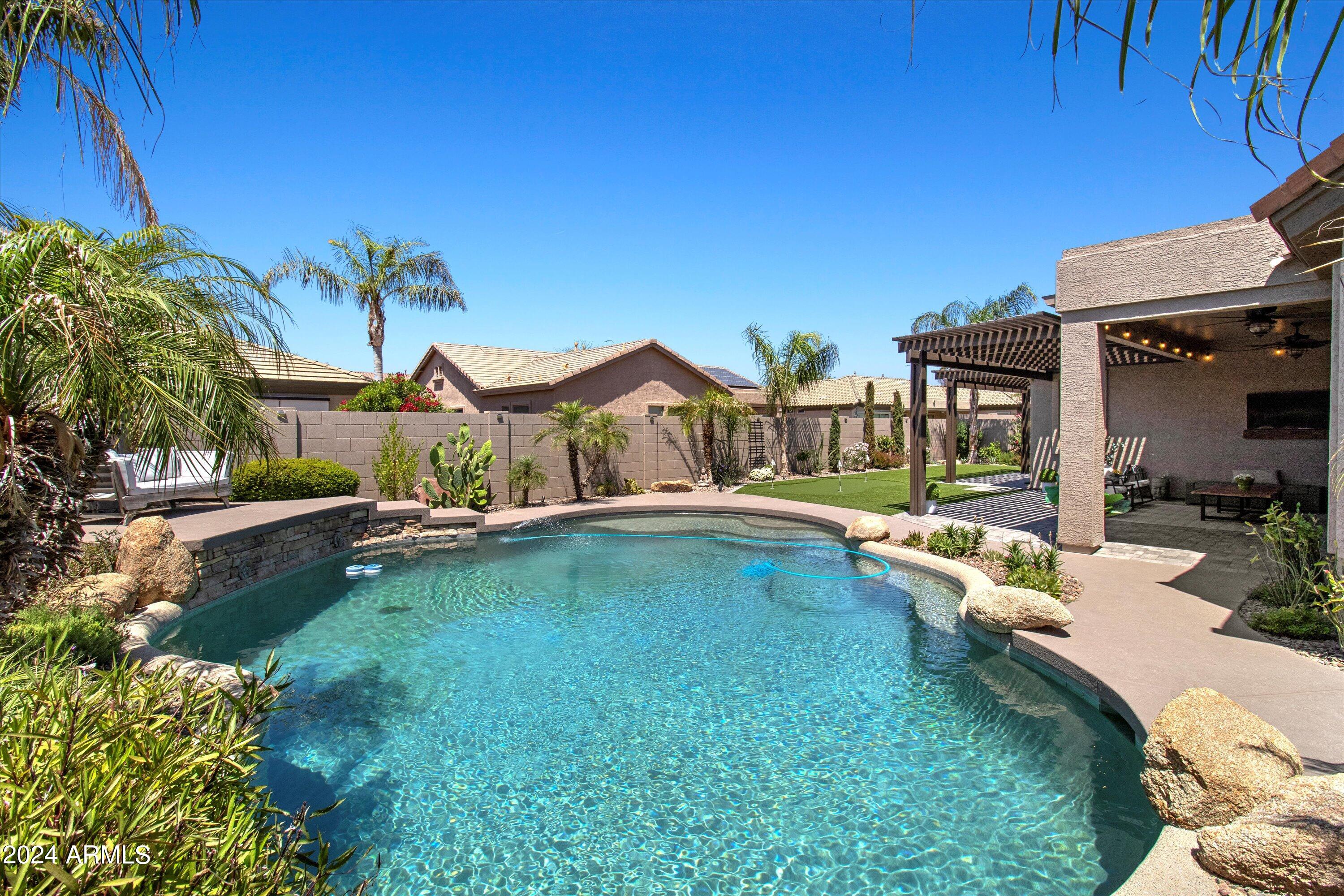 2700 E HAZELTINE Way