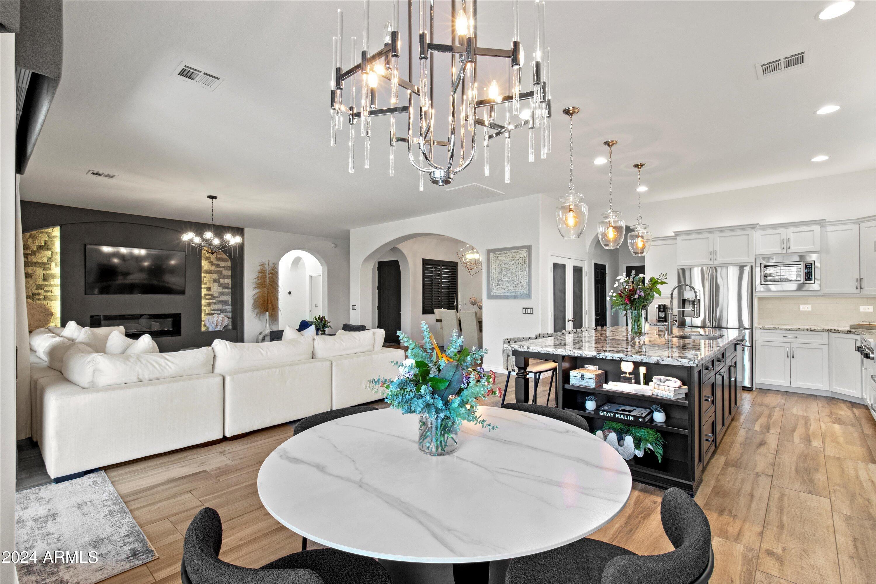 2700 E HAZELTINE Way