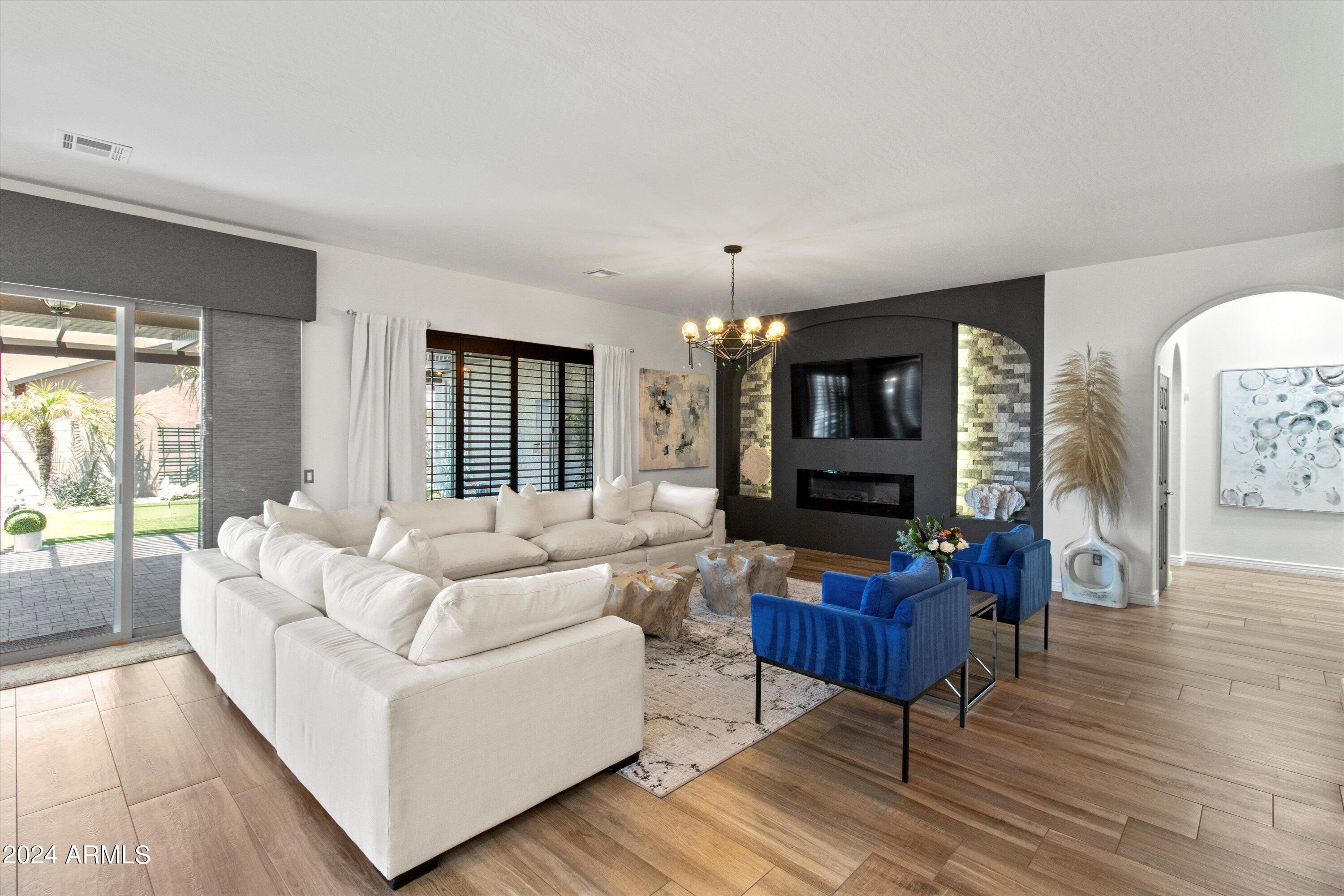 2700 E HAZELTINE Way