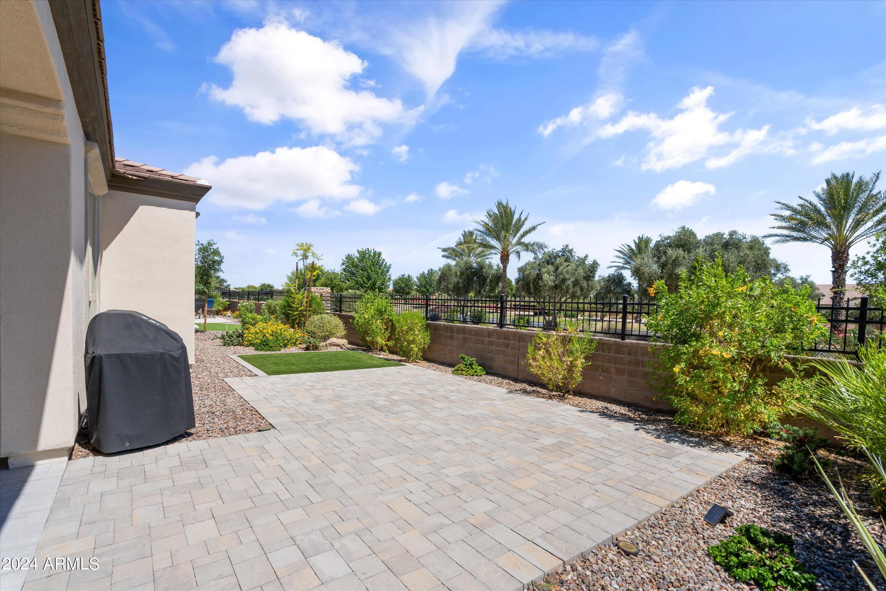 309 E SANTA LUCIA Lane