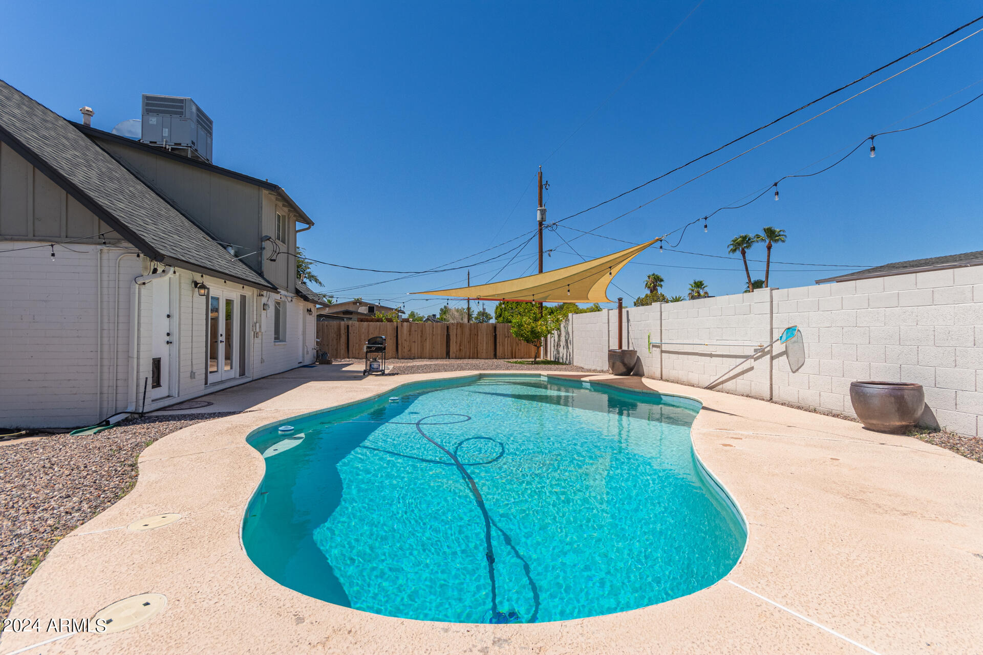 146 E RIVIERA Drive