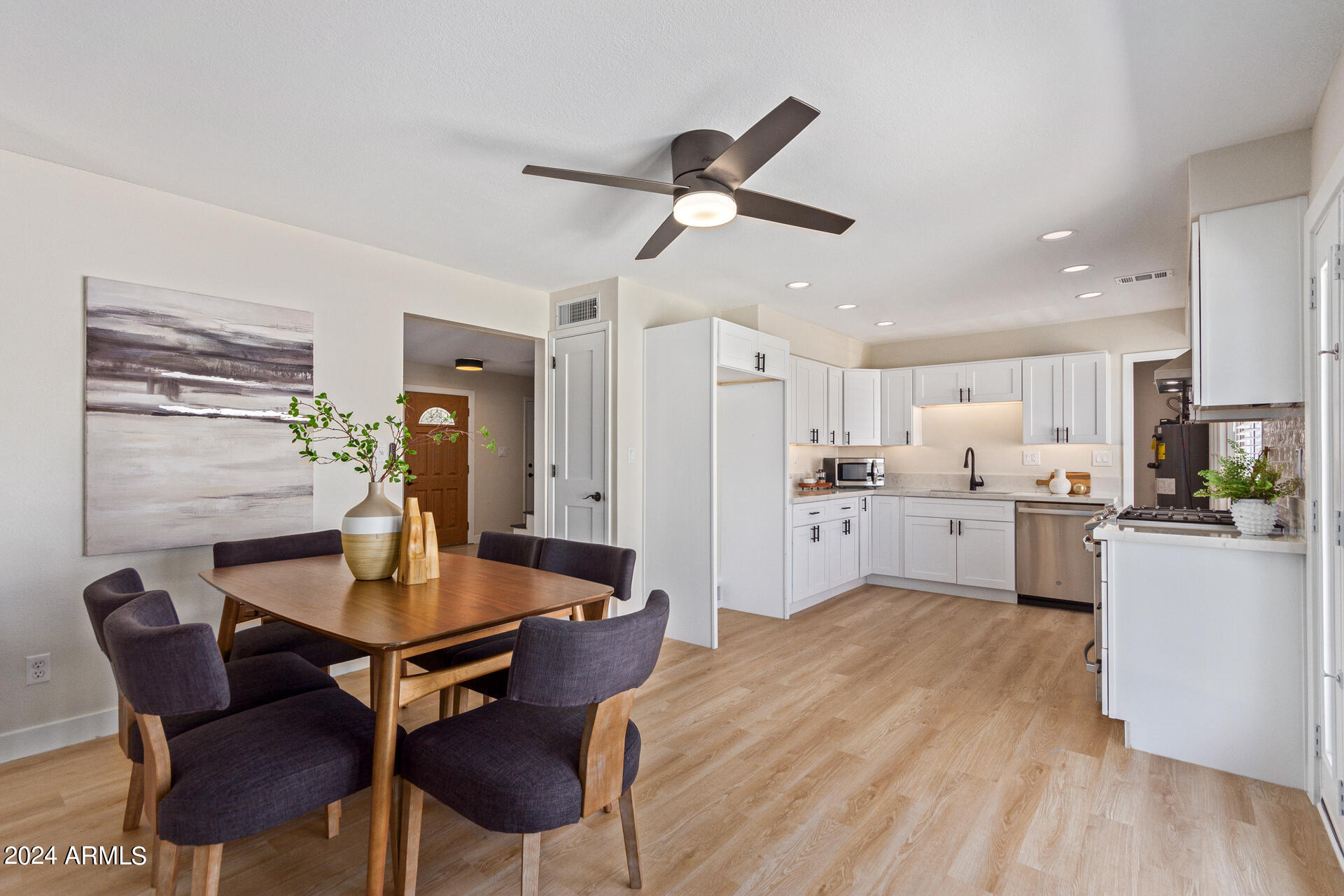 146 E RIVIERA Drive