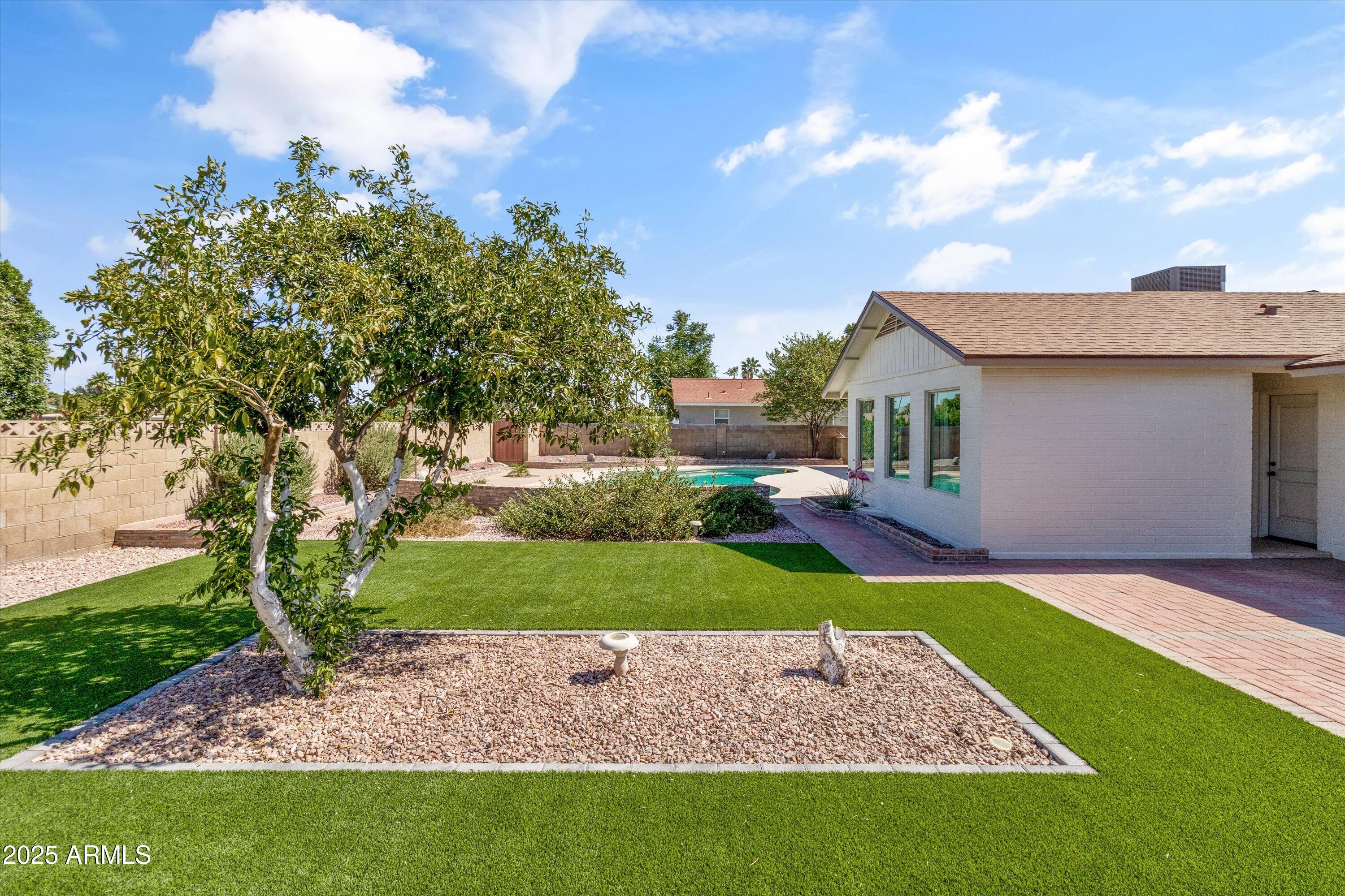 408 REDONDO Drive W