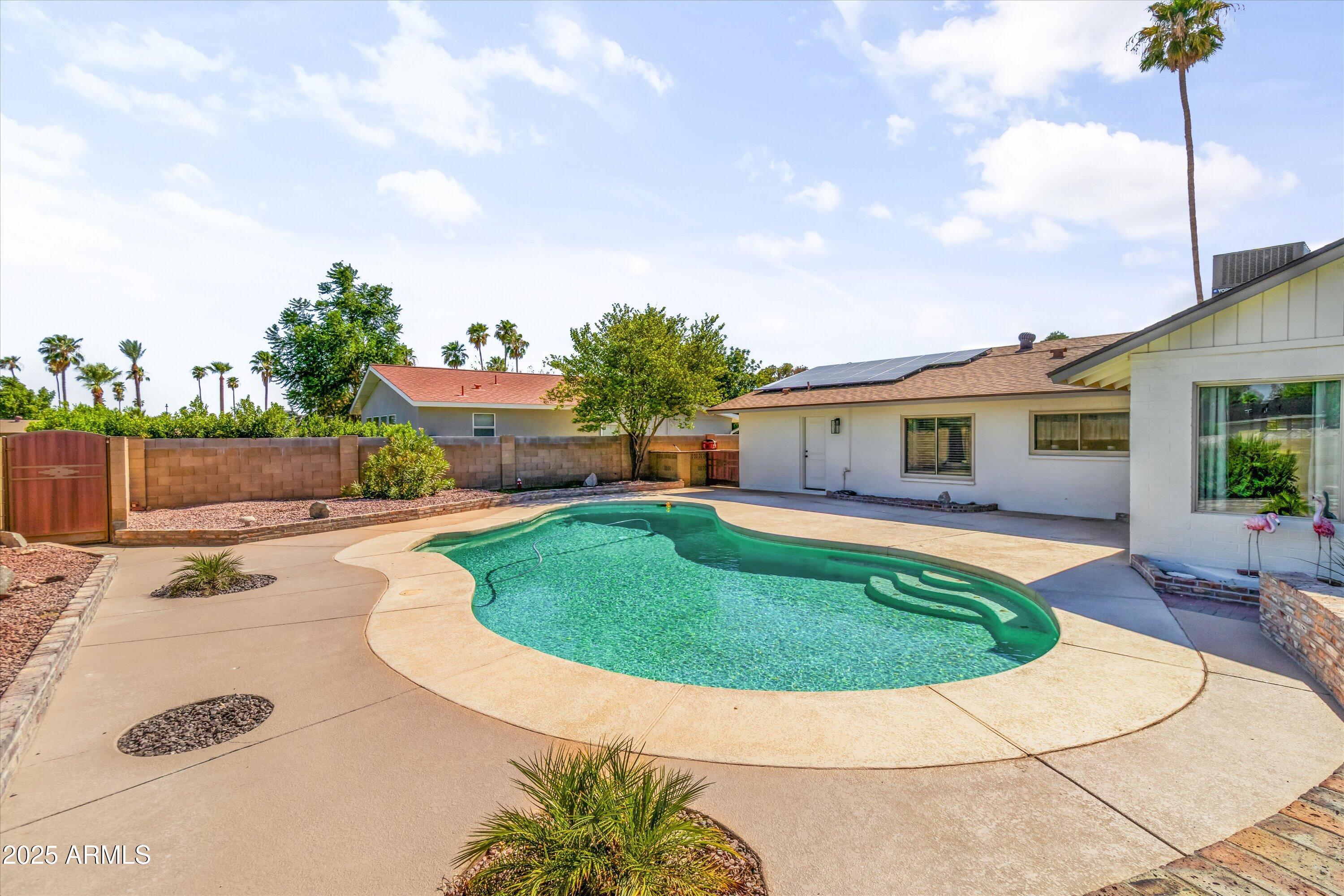 408 REDONDO Drive W