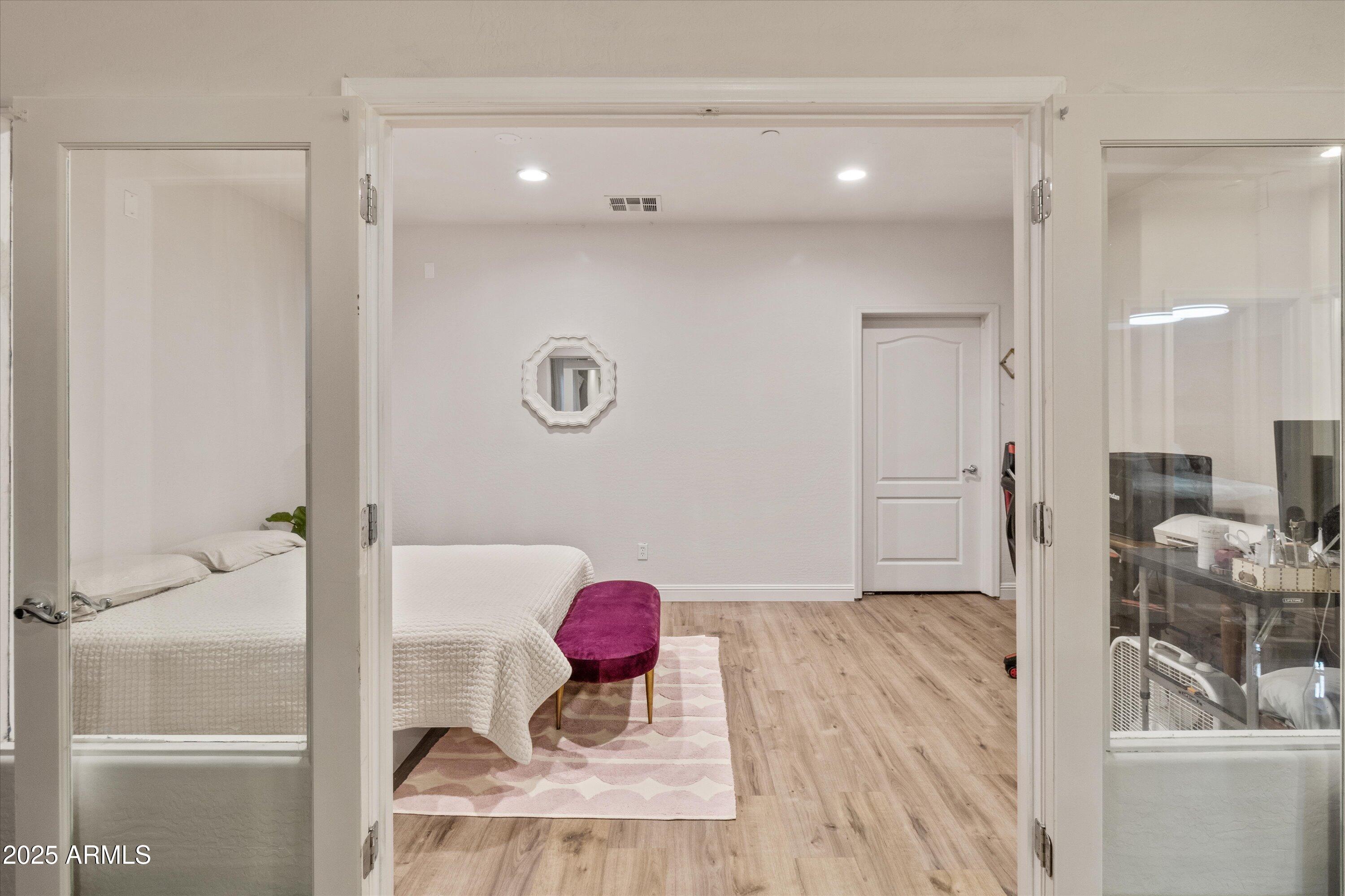 5309 E CARMEL Avenue