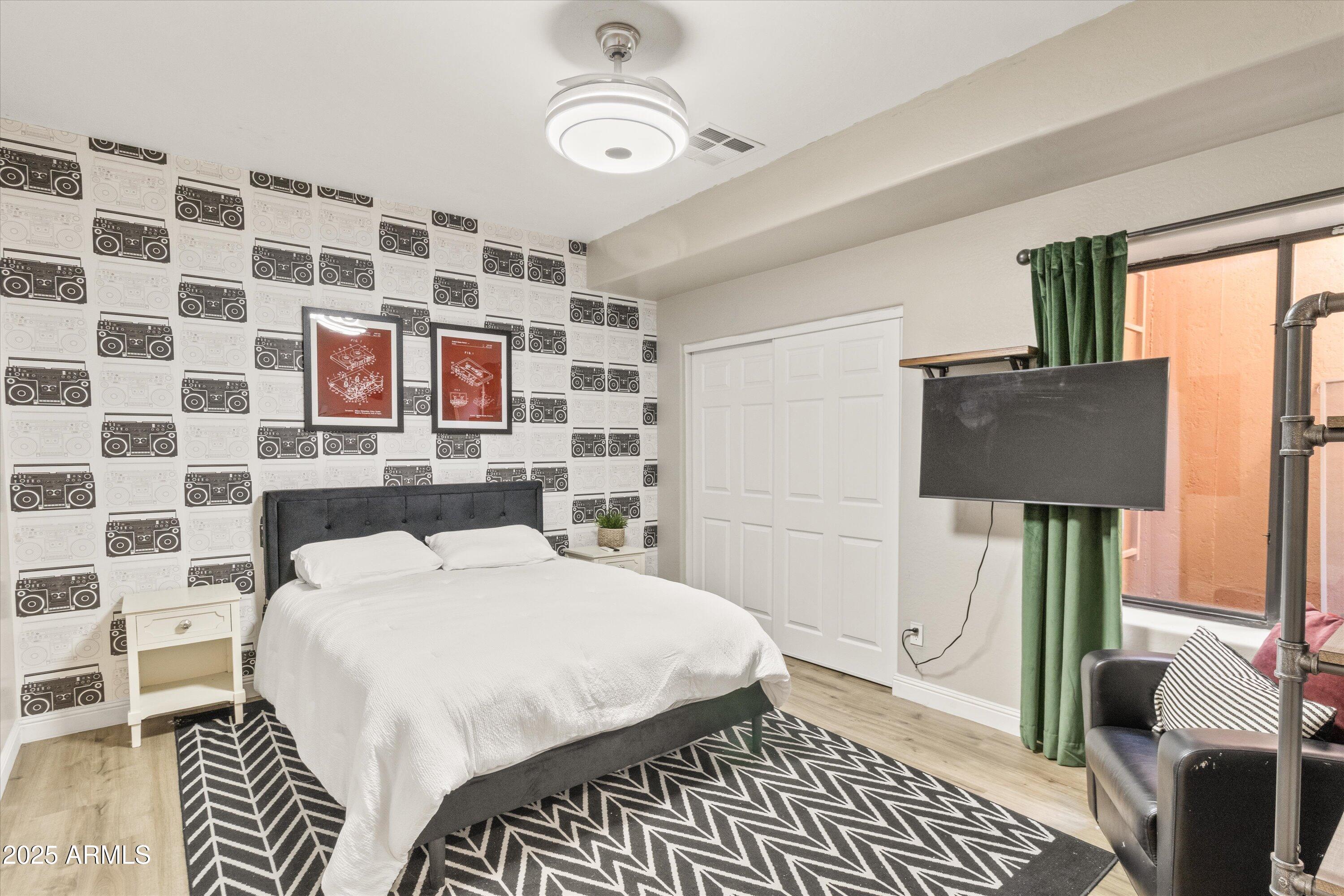 5309 E CARMEL Avenue