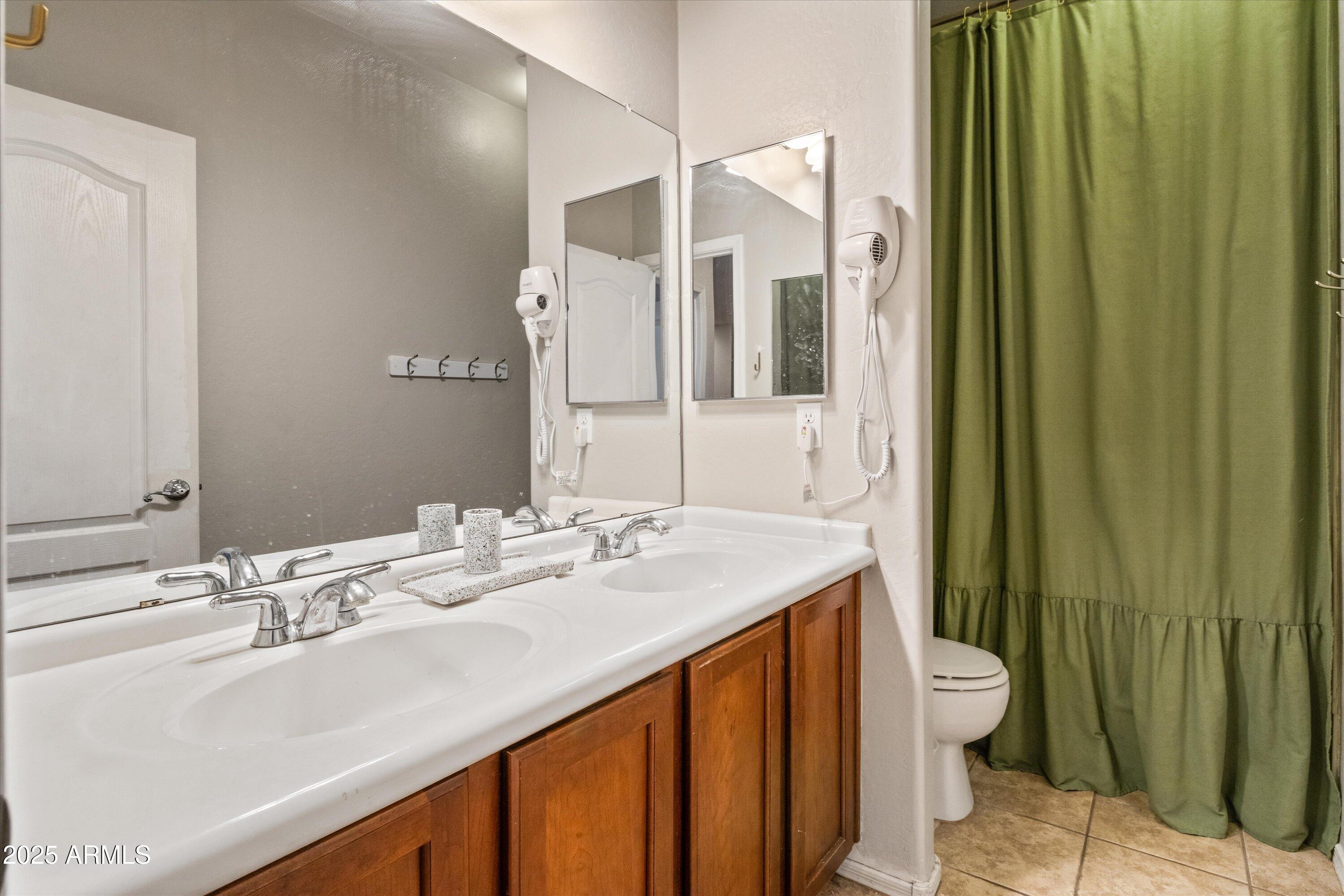 5309 E CARMEL Avenue