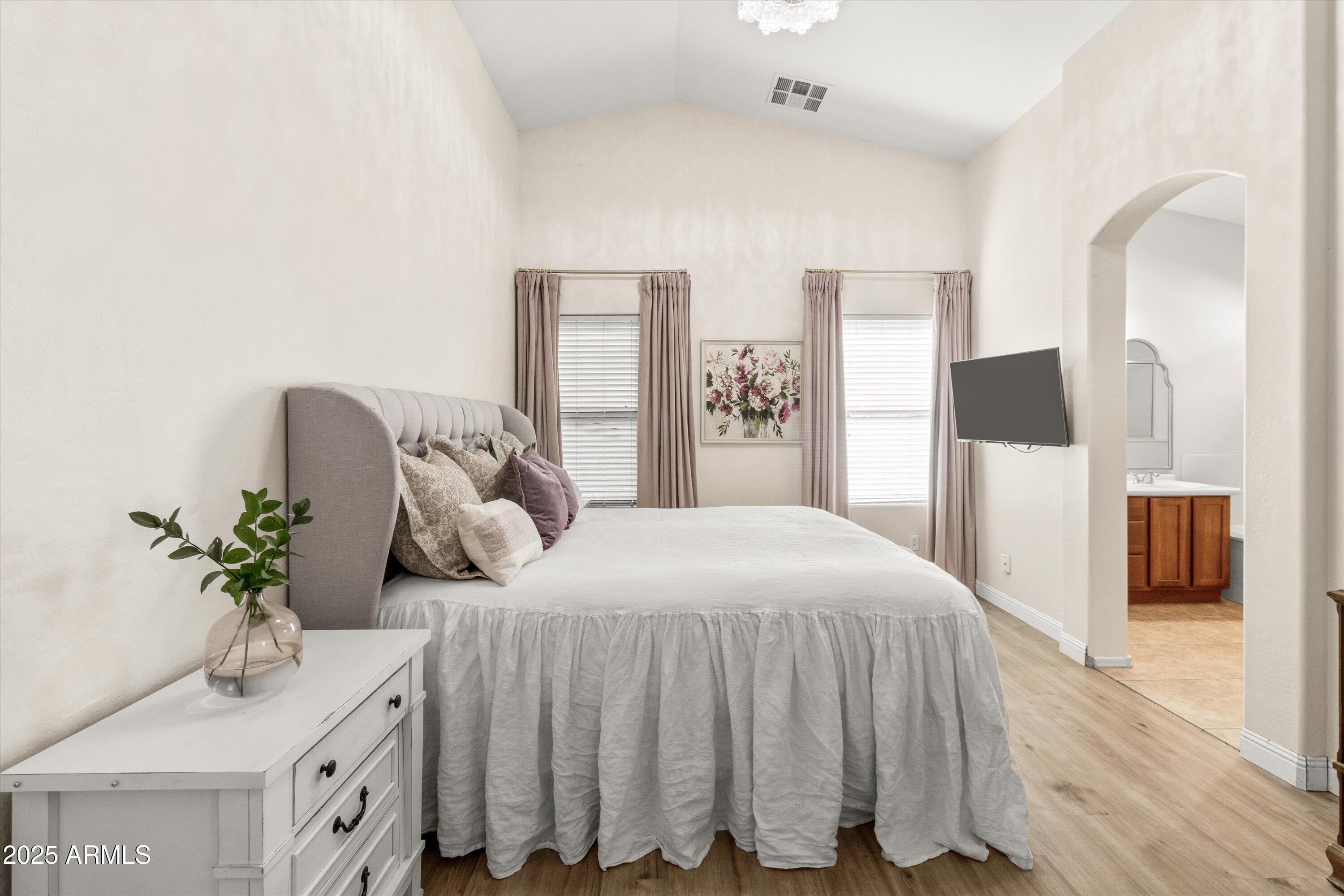 5309 E CARMEL Avenue