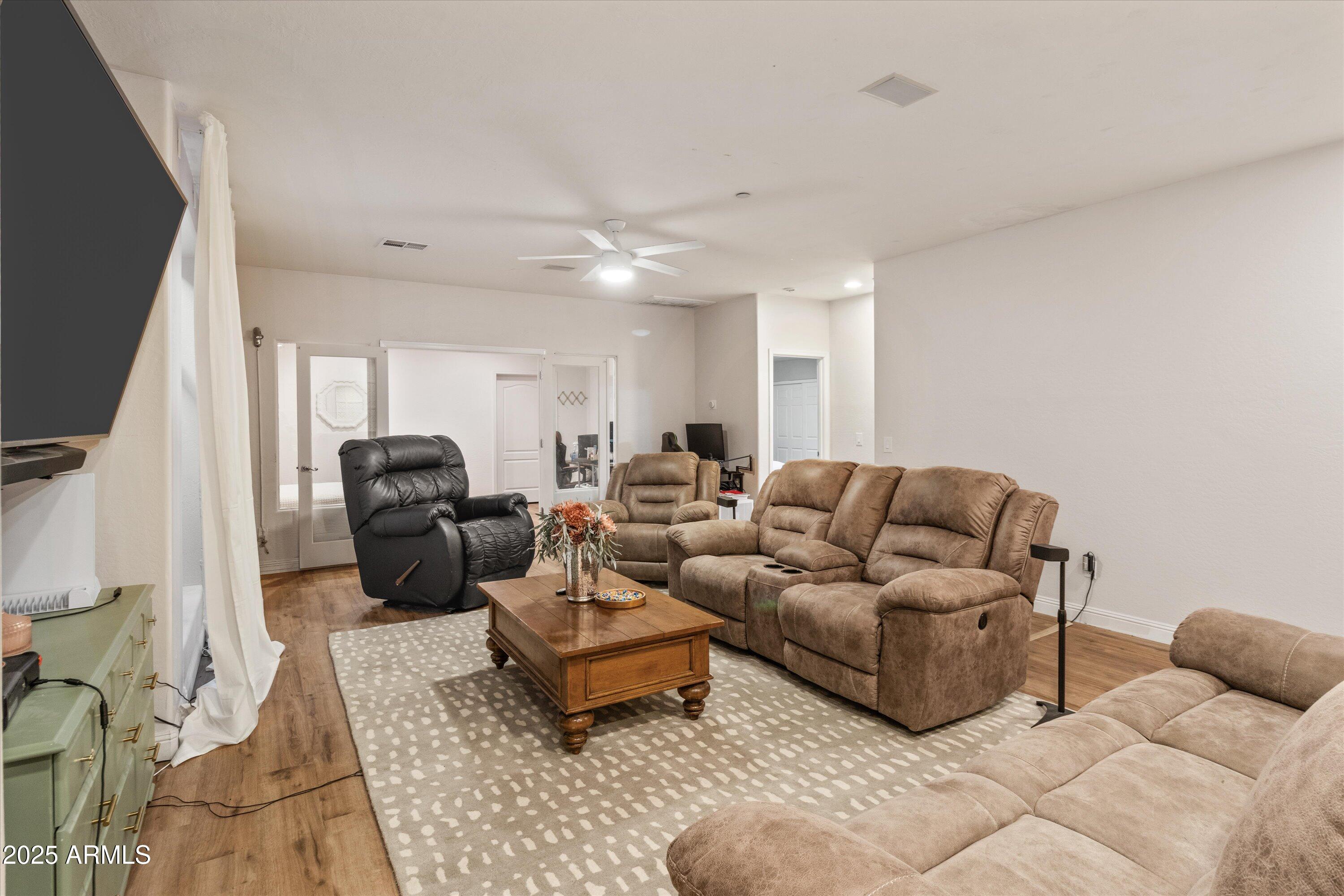 5309 E CARMEL Avenue