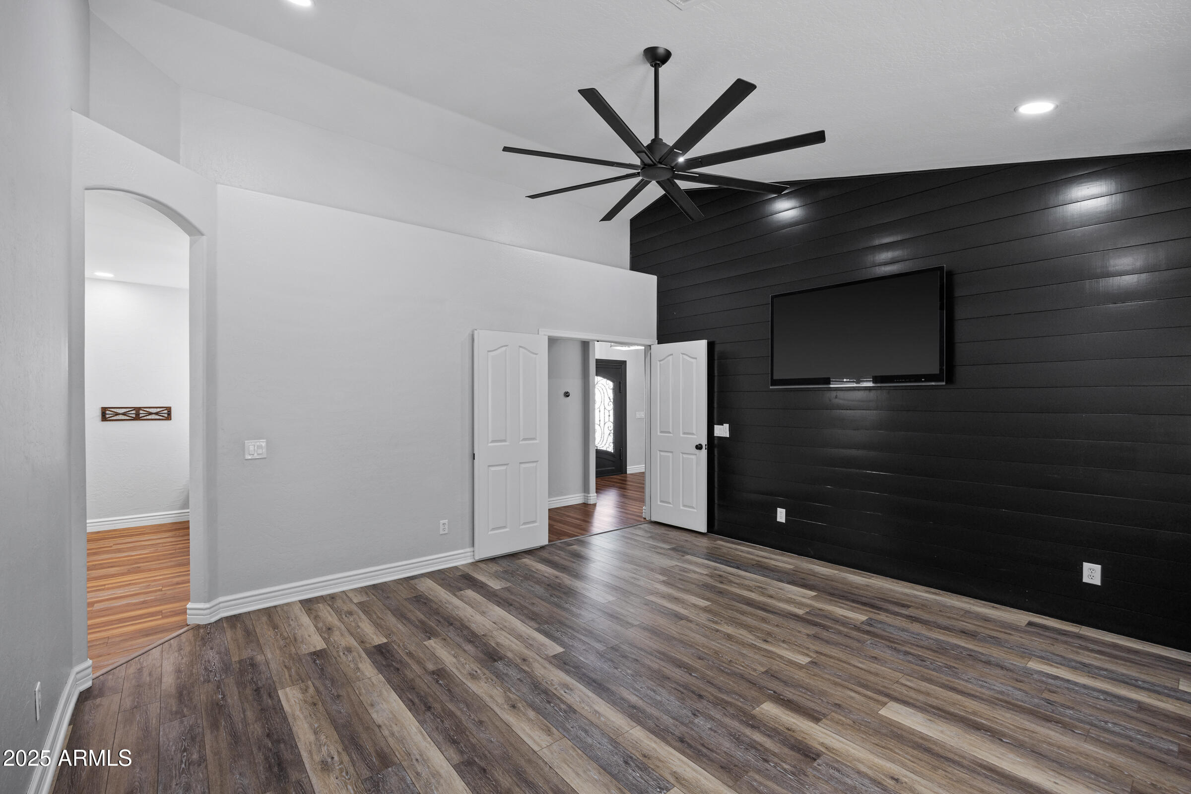 20975 E EXCELSIOR Avenue