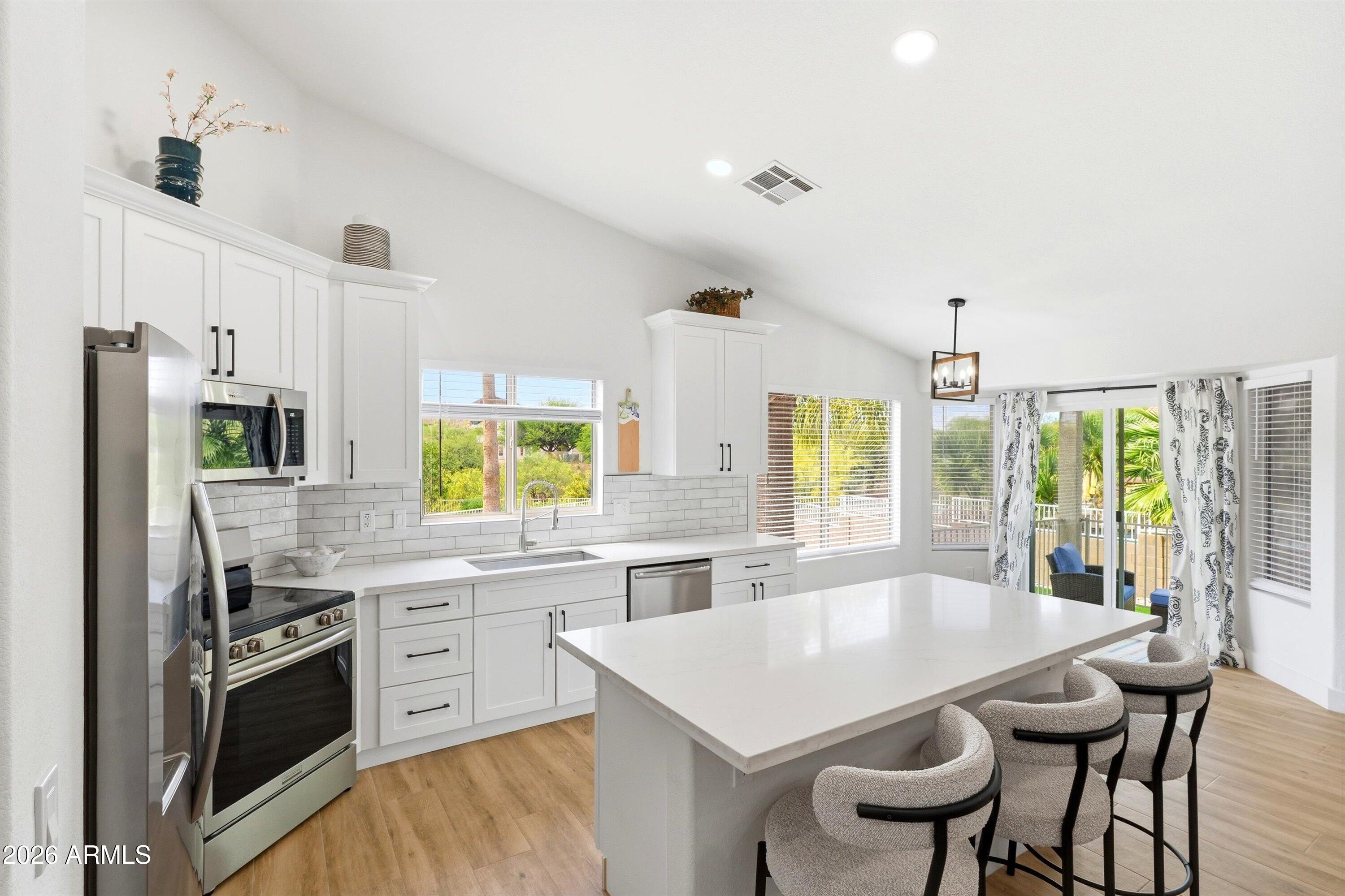 10142 E DAYBREAK Place