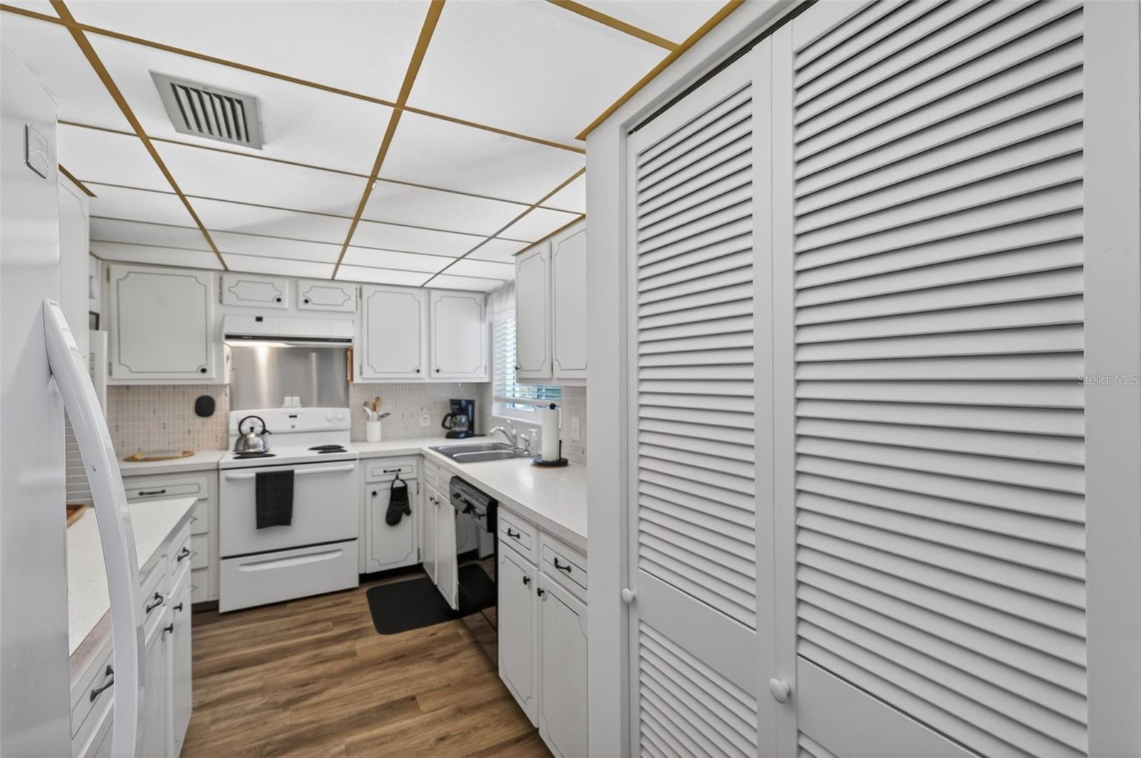 1200 N SHORE DR NE #201 furnished