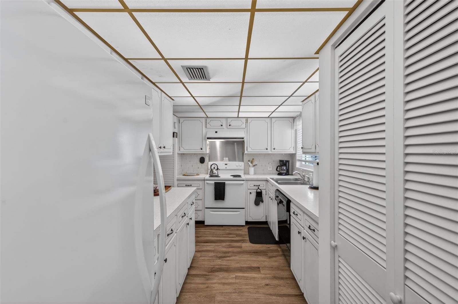 1200 N SHORE DR NE #201 furnished