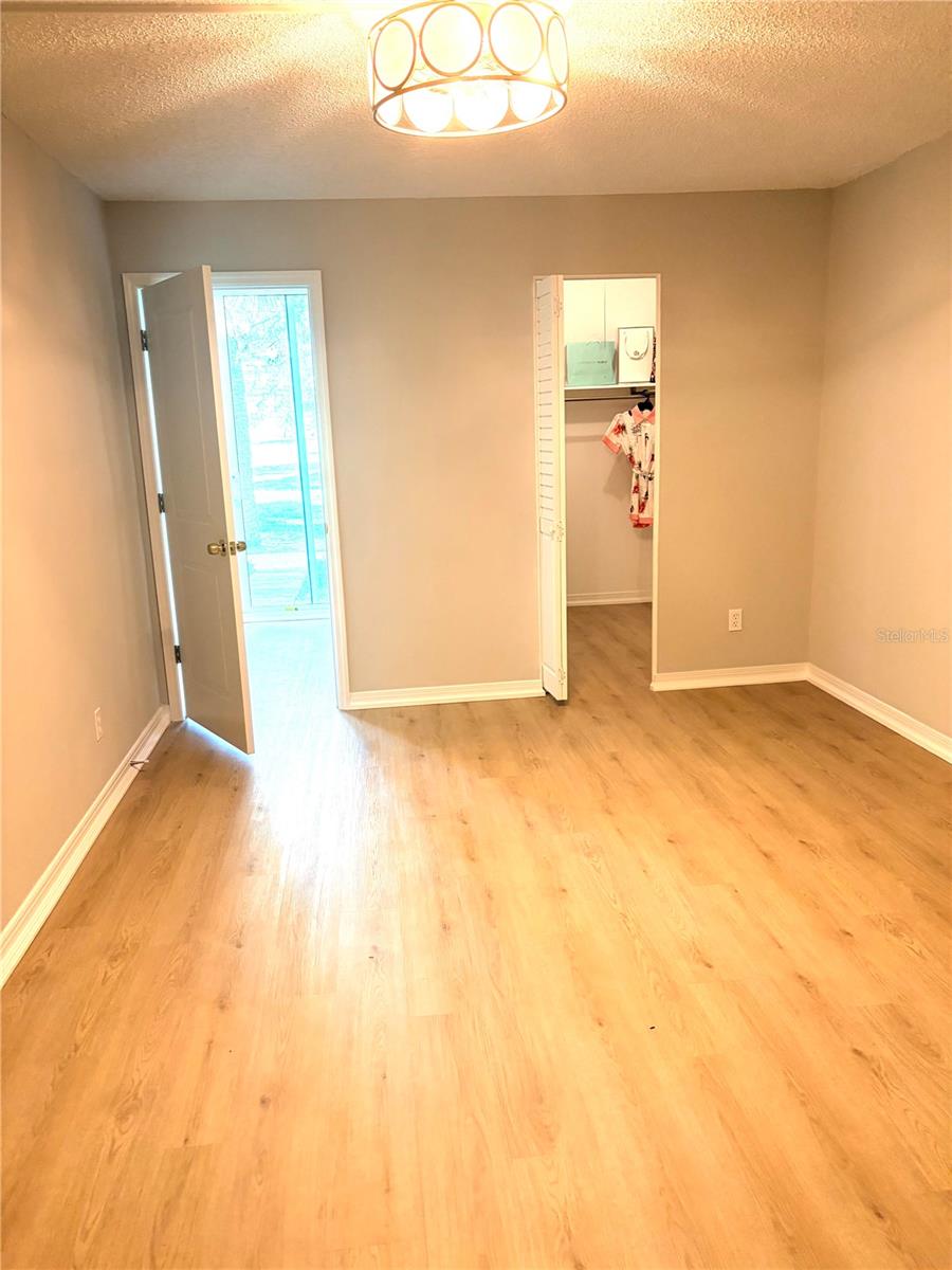 4890 BAY ST NE #127