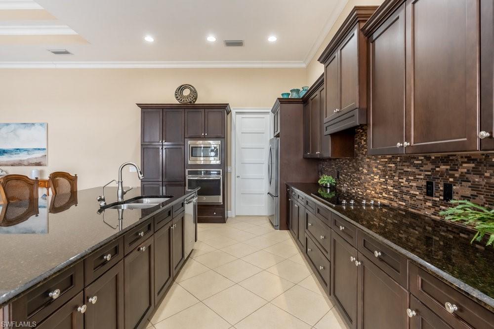 5052 Martinique DR